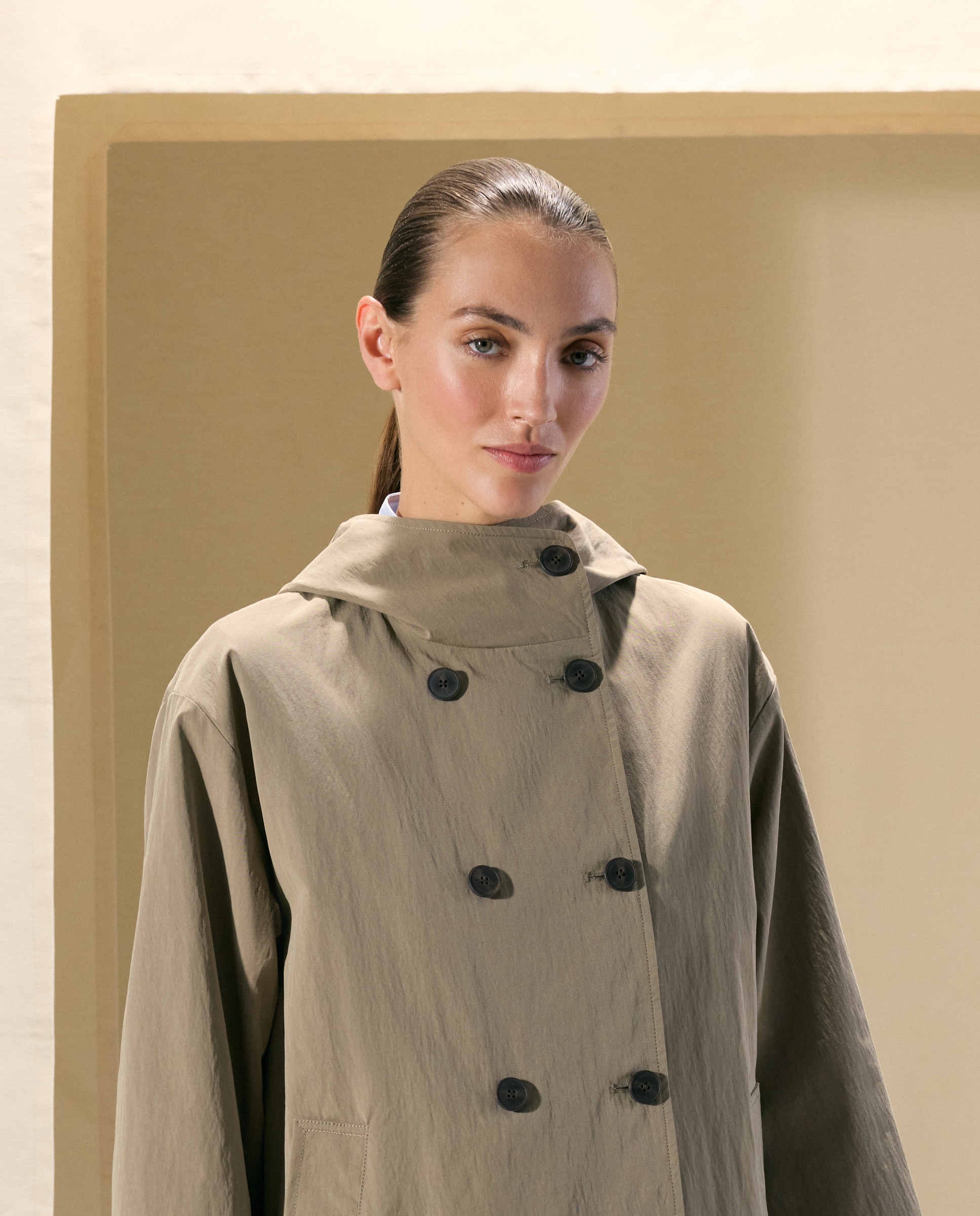 Gabardine Comprida com Capuz 520 Caqui-3