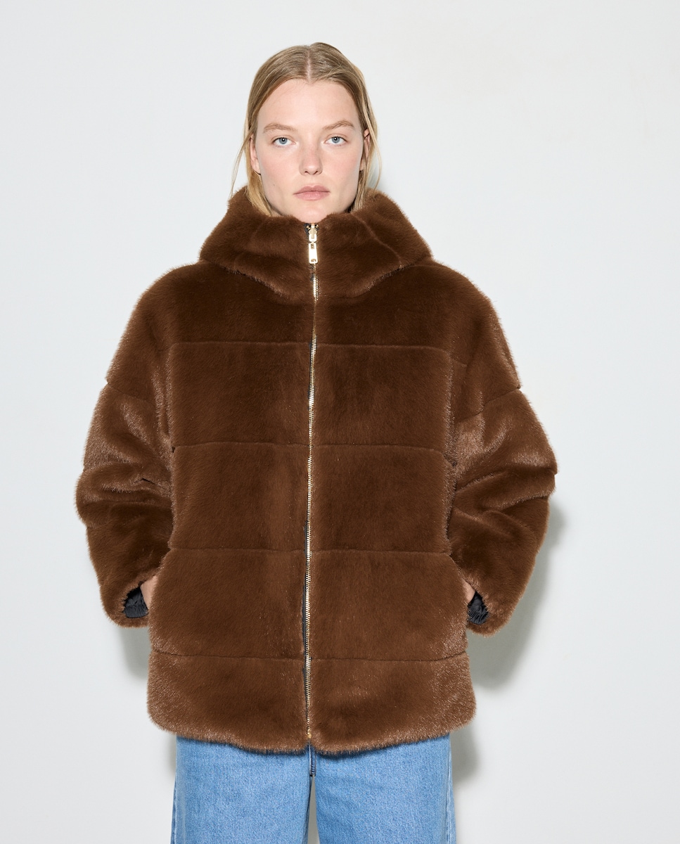 Sobretudo Curto Liso Preto-1