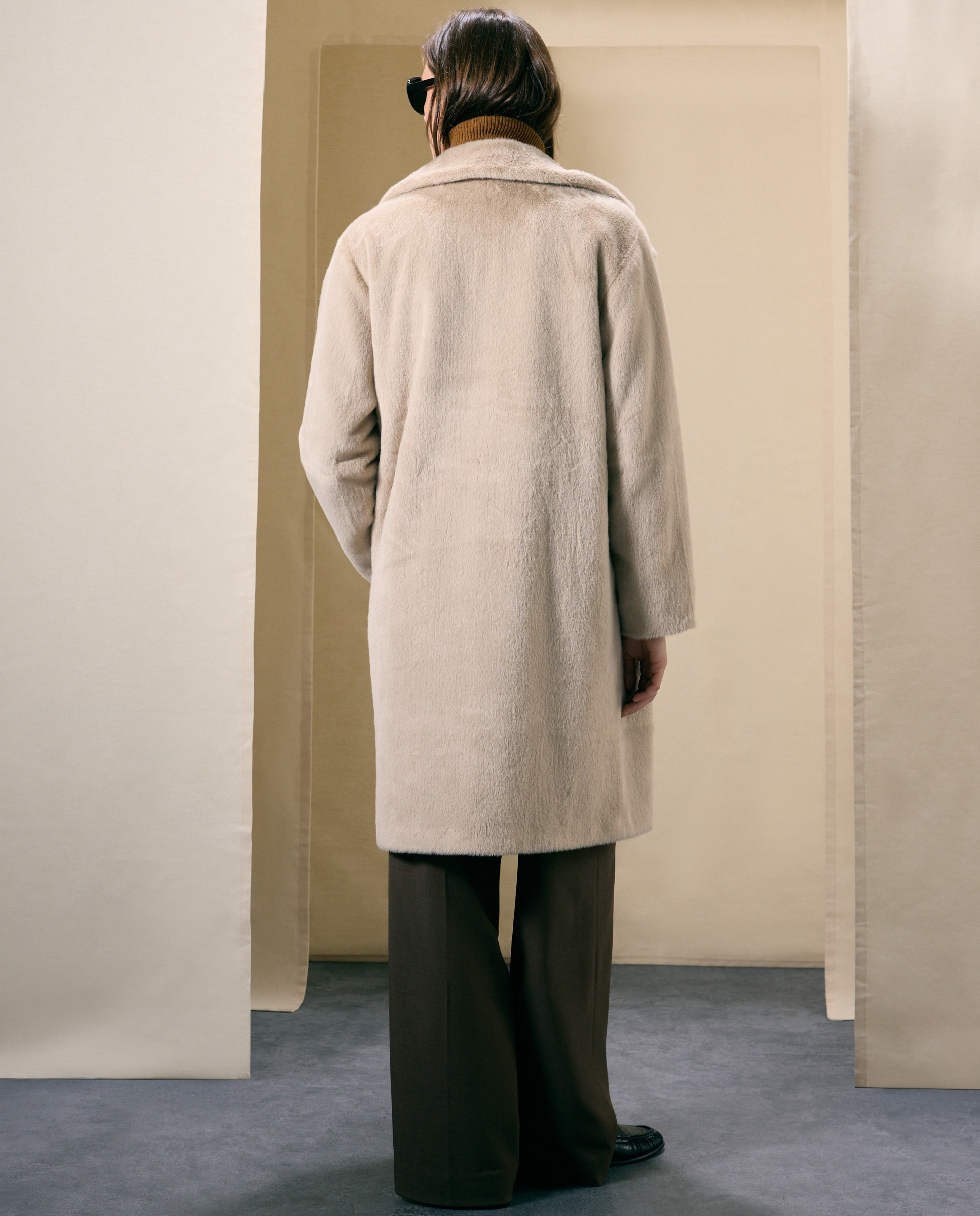 Imagen 4 de Abrigo sastre de mujer con detalle de pelo - Woman El Corte Inglés - Beige Beige