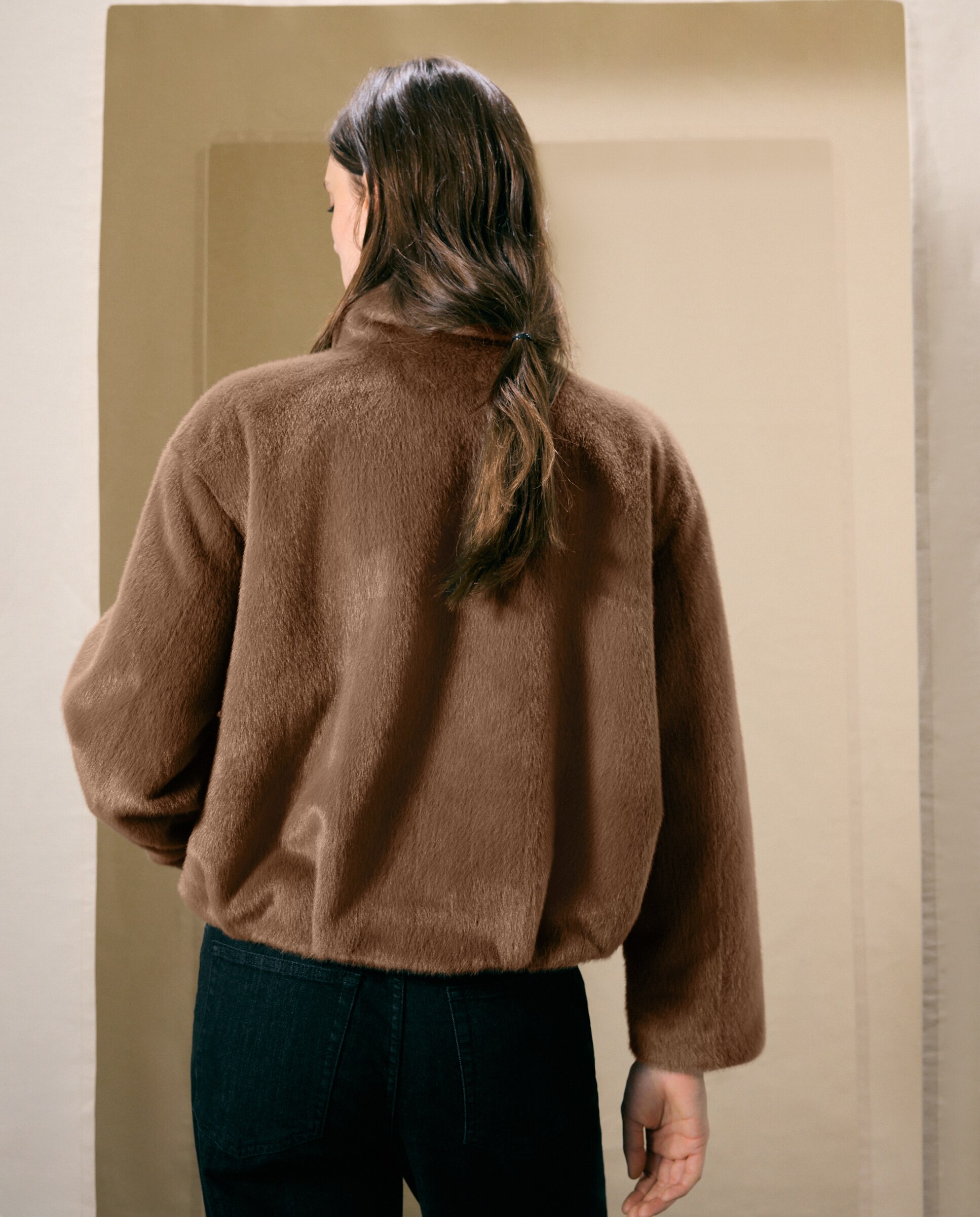 Imagen 4 de Chaquetón tipo bomber de mujer con detalle de pelo - Woman El Corte Inglés - Visón oscuro Visón oscuro