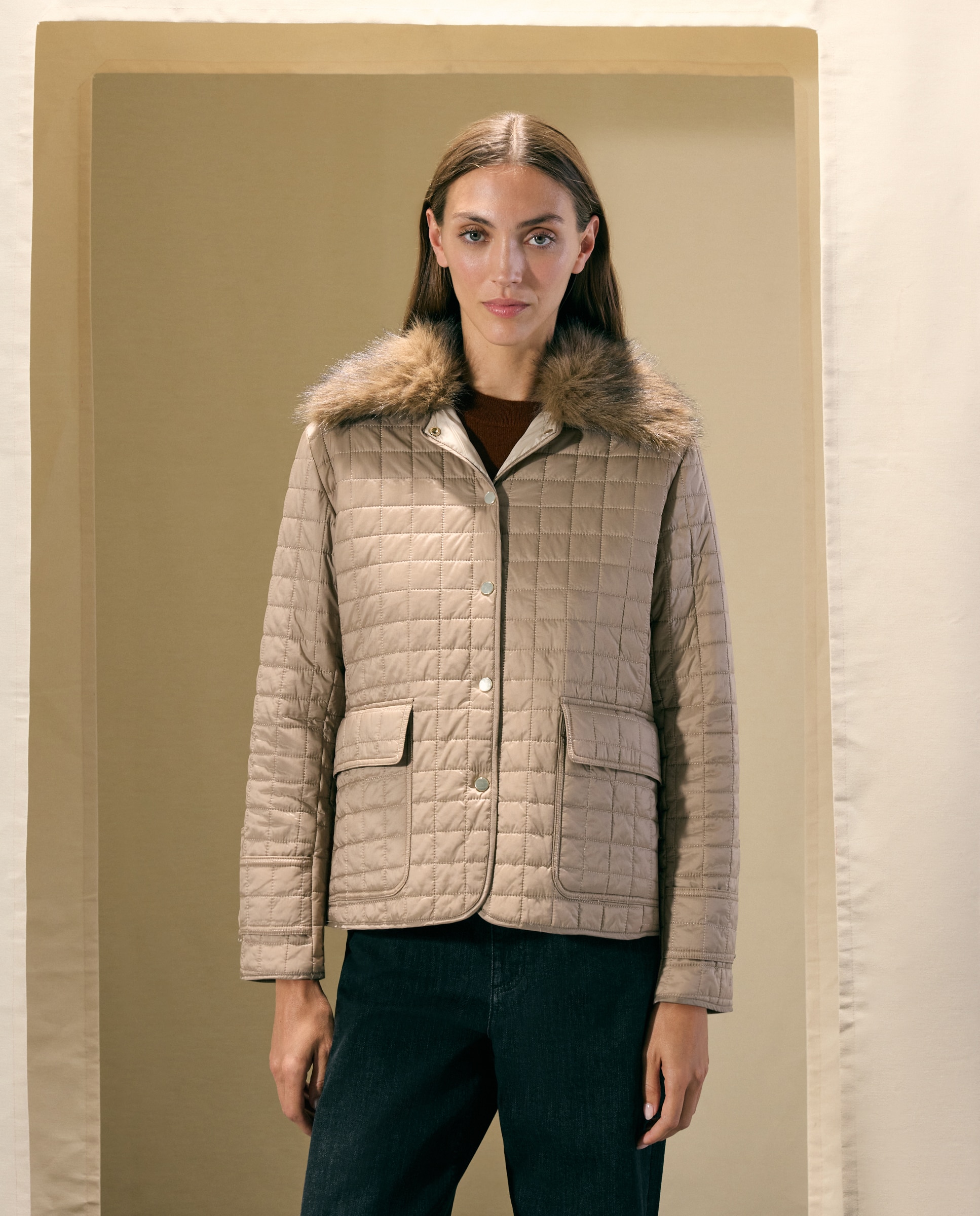 Imagem 0 de Parka Acolchoada com Detalhe de Pelo