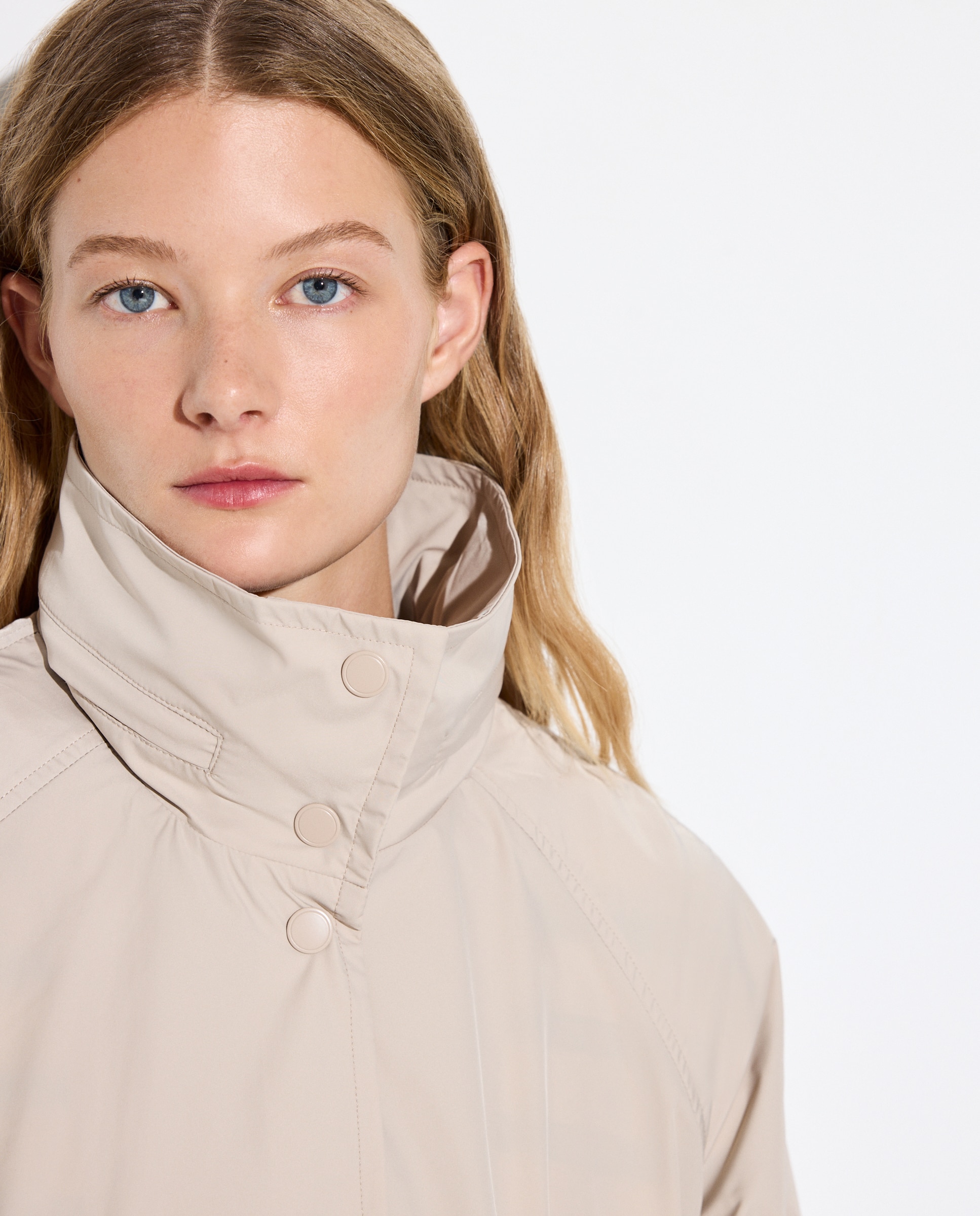 Capa de Chuva Lisa Curta Bege-2