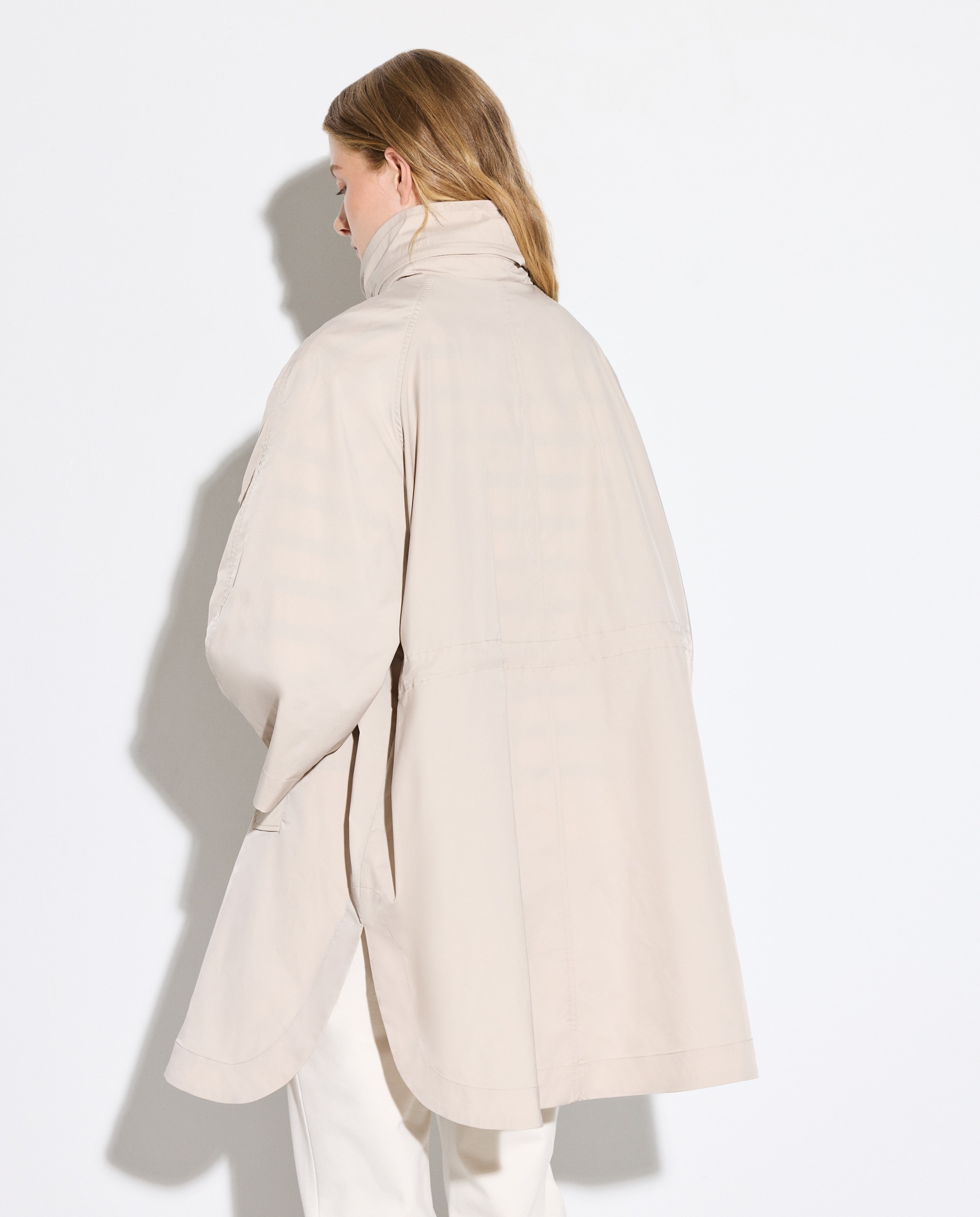 Capa de Chuva Lisa Curta Bege-5