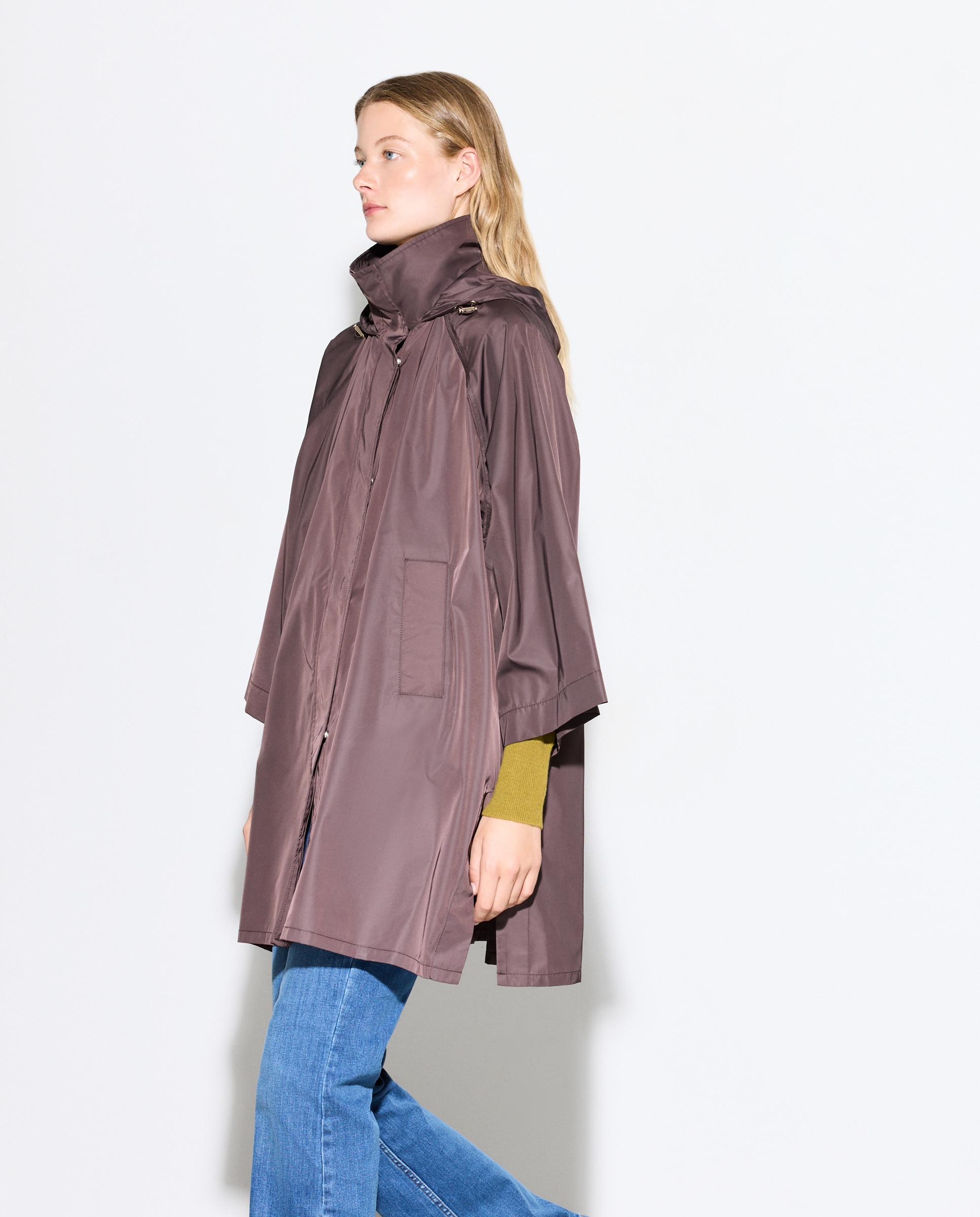 Capa de Chuva Lisa Curta Castanho-1