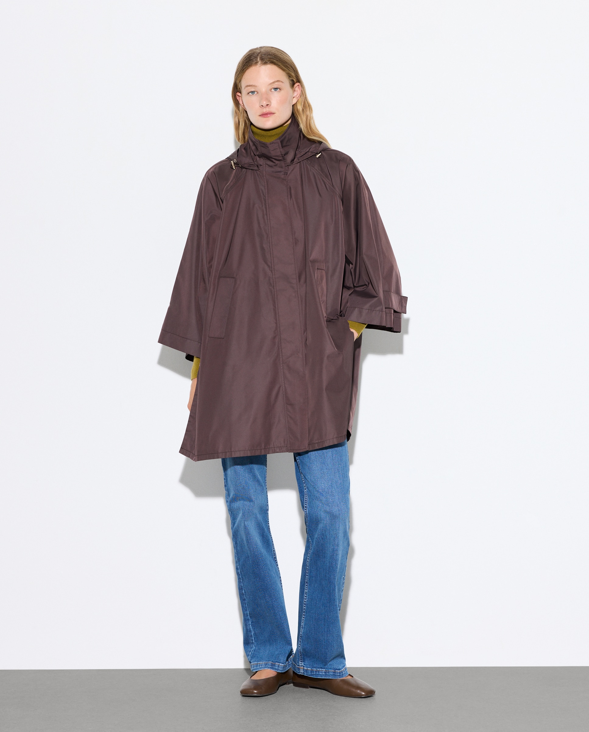 Capa de Chuva Lisa Curta Castanho-2