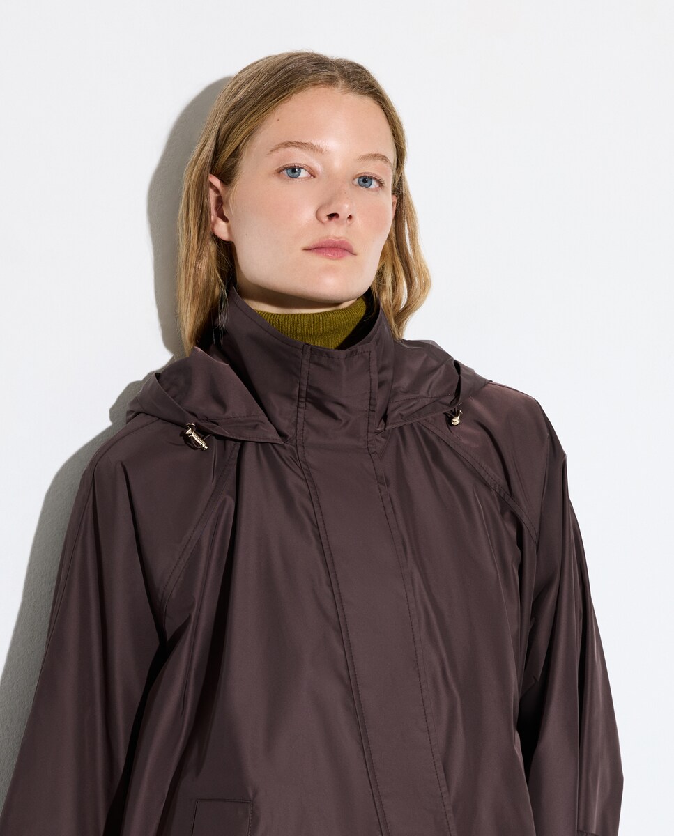 Capa de Chuva Lisa Curta Castanho-3