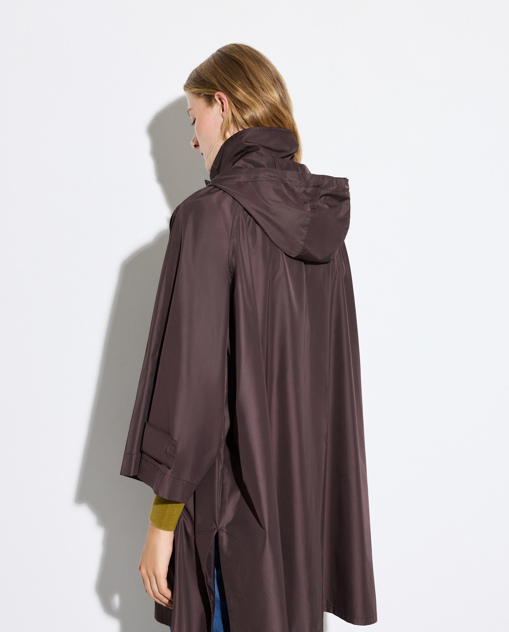 Capa de Chuva Lisa Curta Castanho-4