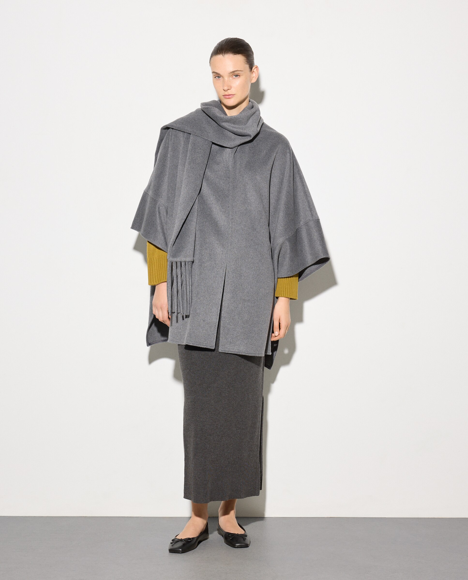 Capa com Cachecol Cinzento-2