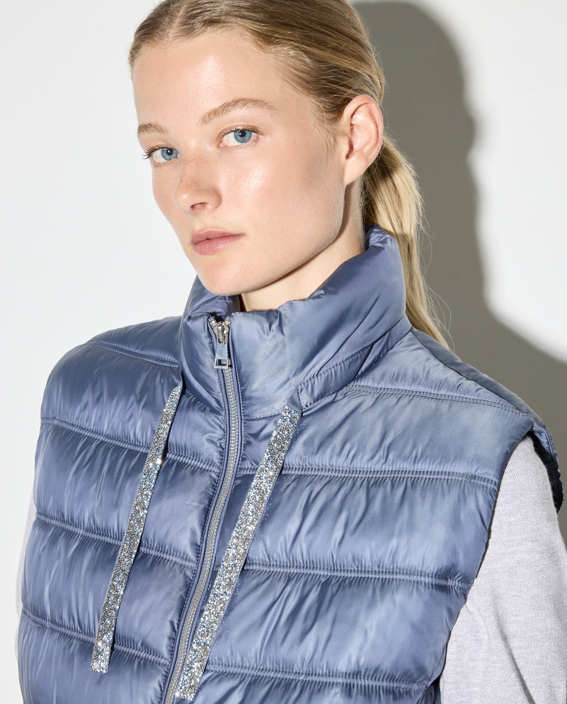 Colete Liso com Detalhes de Joia 400 Azul-2