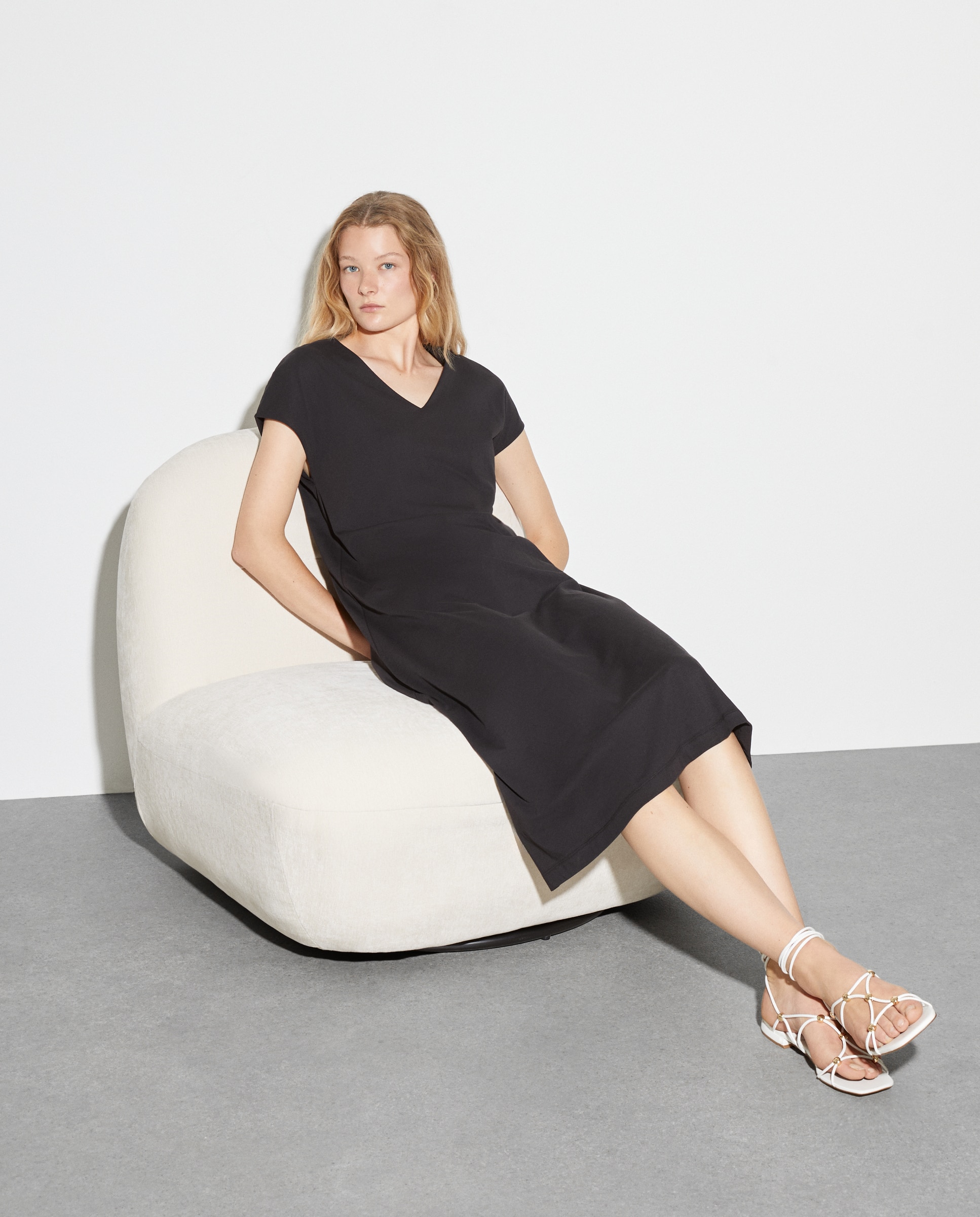 Vestido Comprido Liso com Manga Curta Preto-1