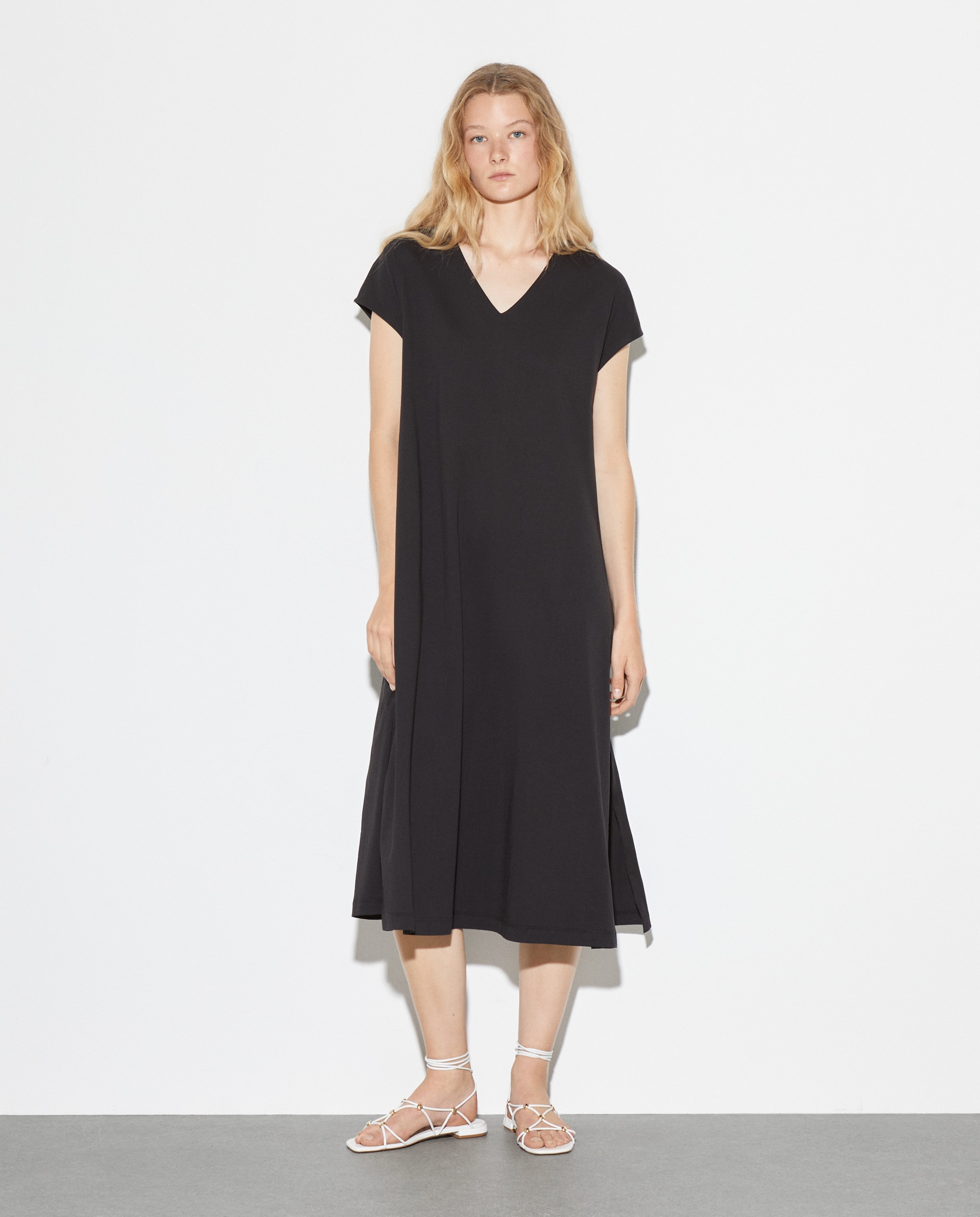 Vestido Comprido Liso com Manga Curta Preto-2