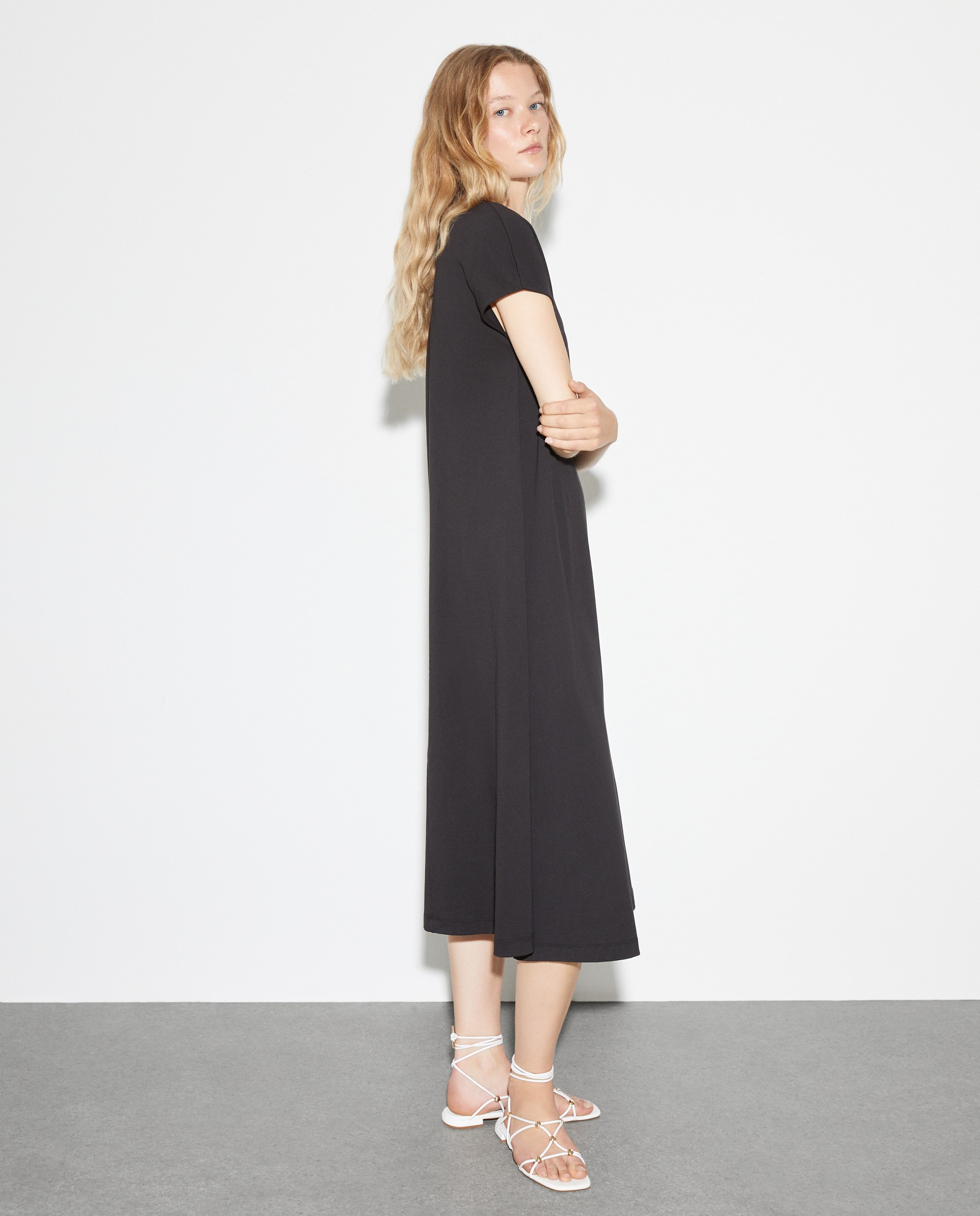 Vestido Comprido Liso com Manga Curta Preto-3