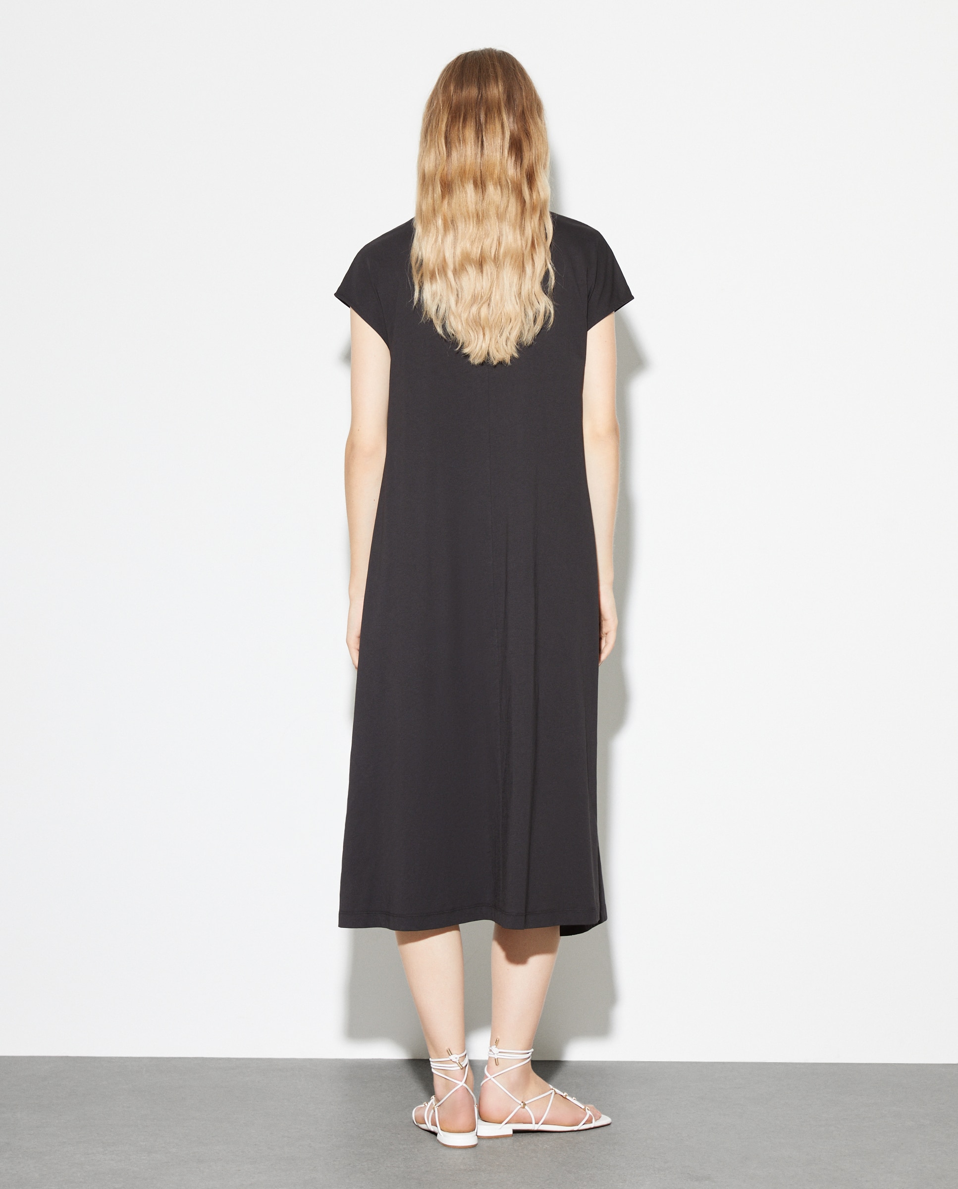 Vestido Comprido Liso com Manga Curta Preto-4