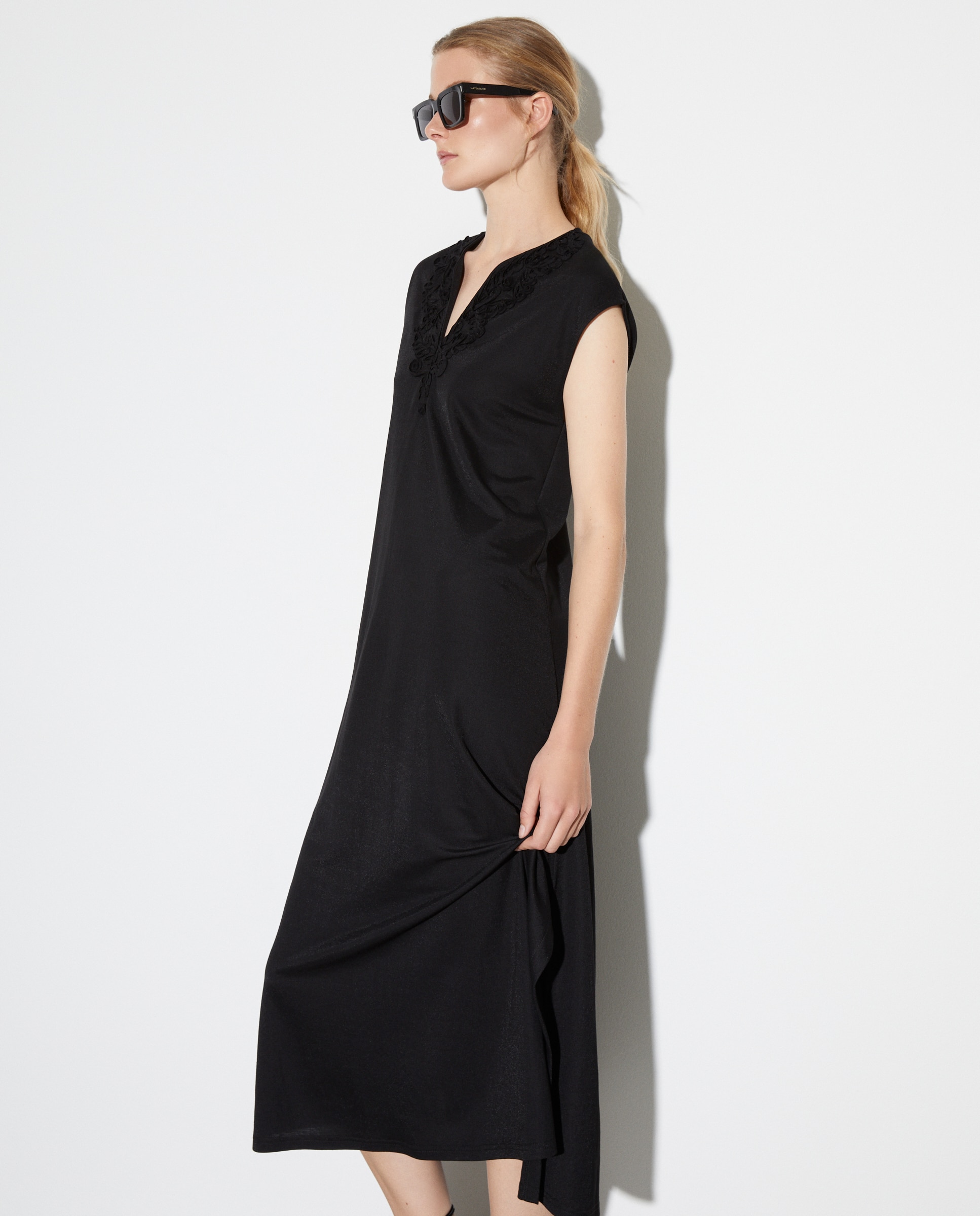 Vestido de manga curta e decote em bico Preto-2