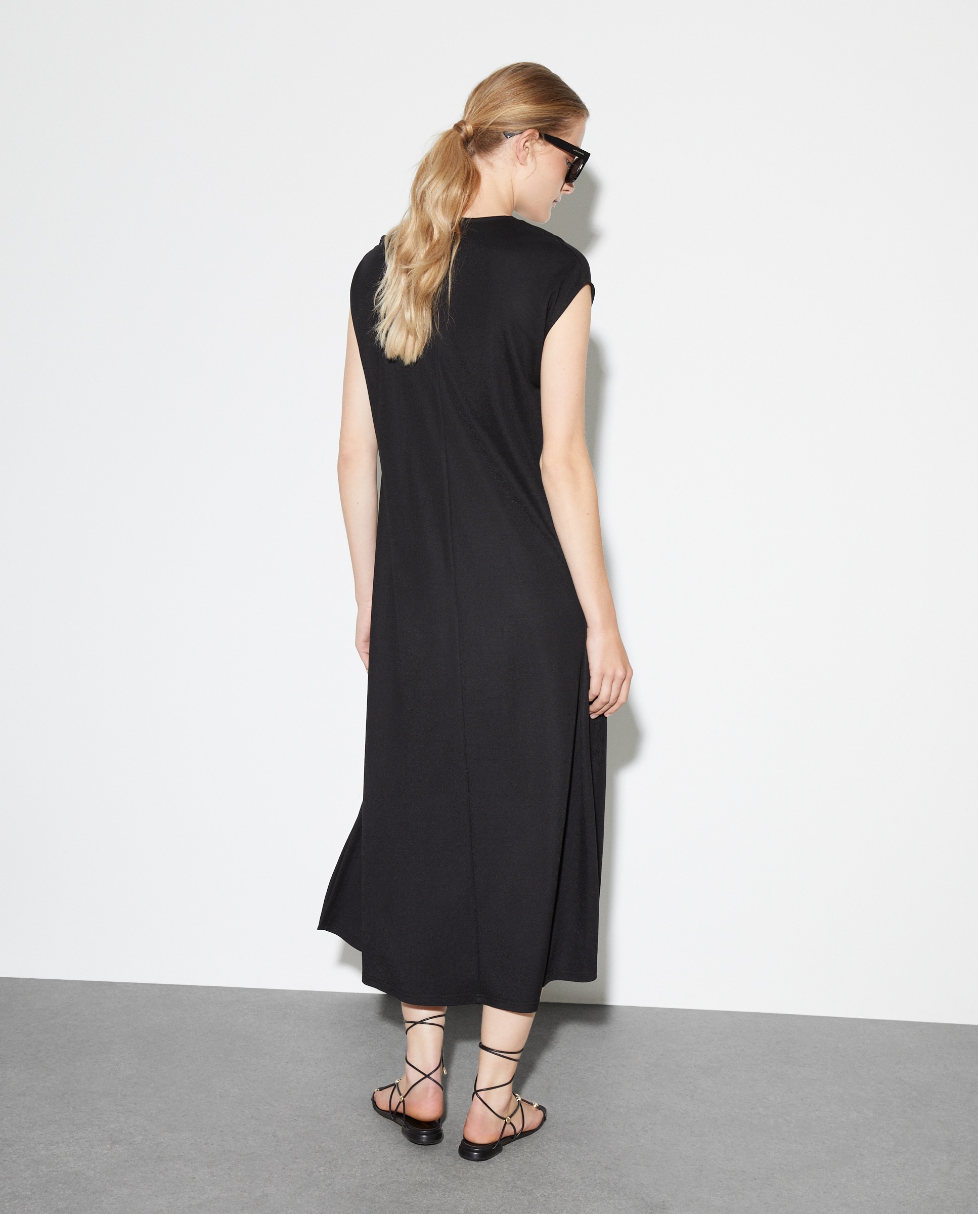 Vestido de manga curta e decote em bico Preto-3