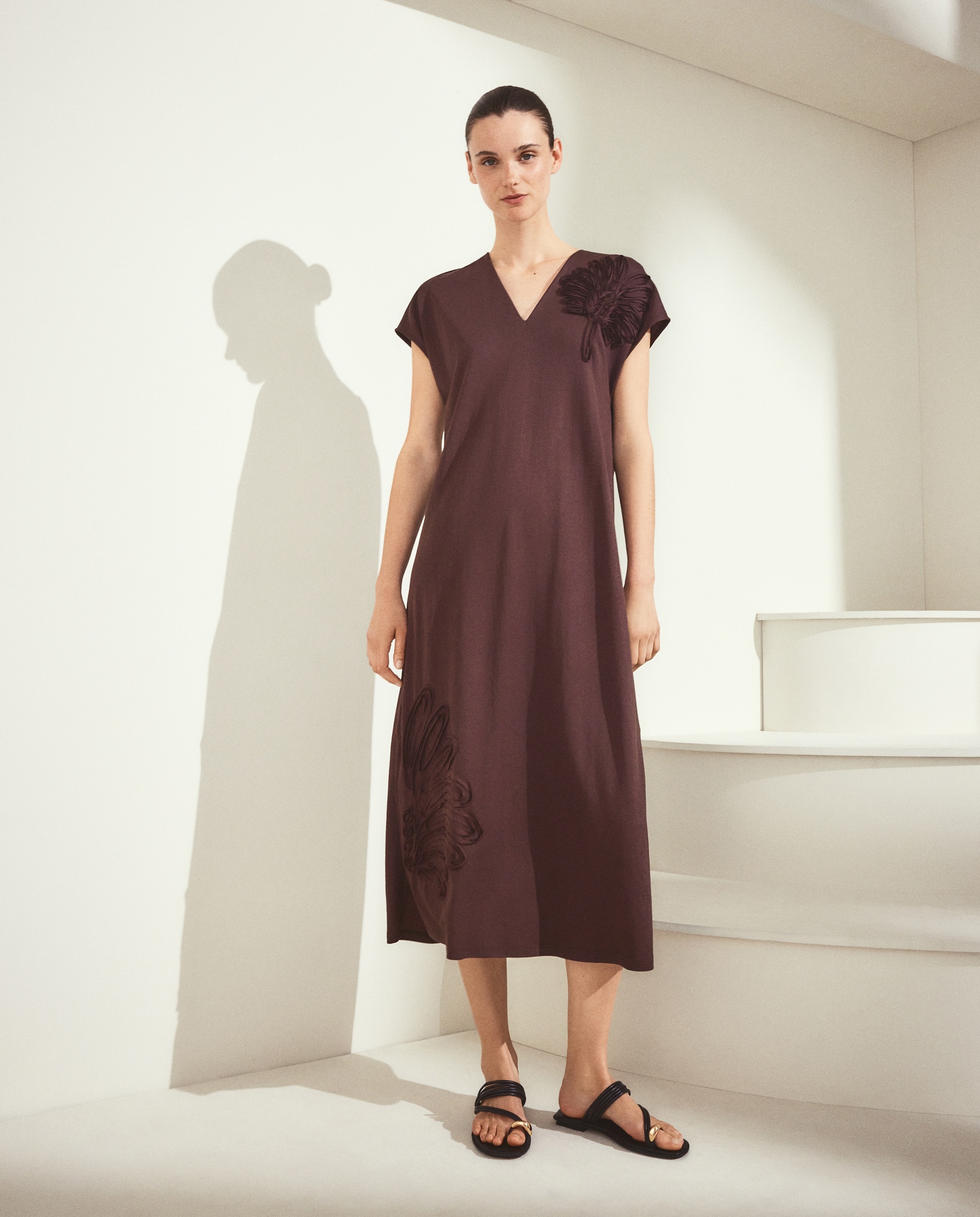 Vestido de mujer con manga corta y cuello pico. - Woman El Corte Inglés - Marrón Marrón-2