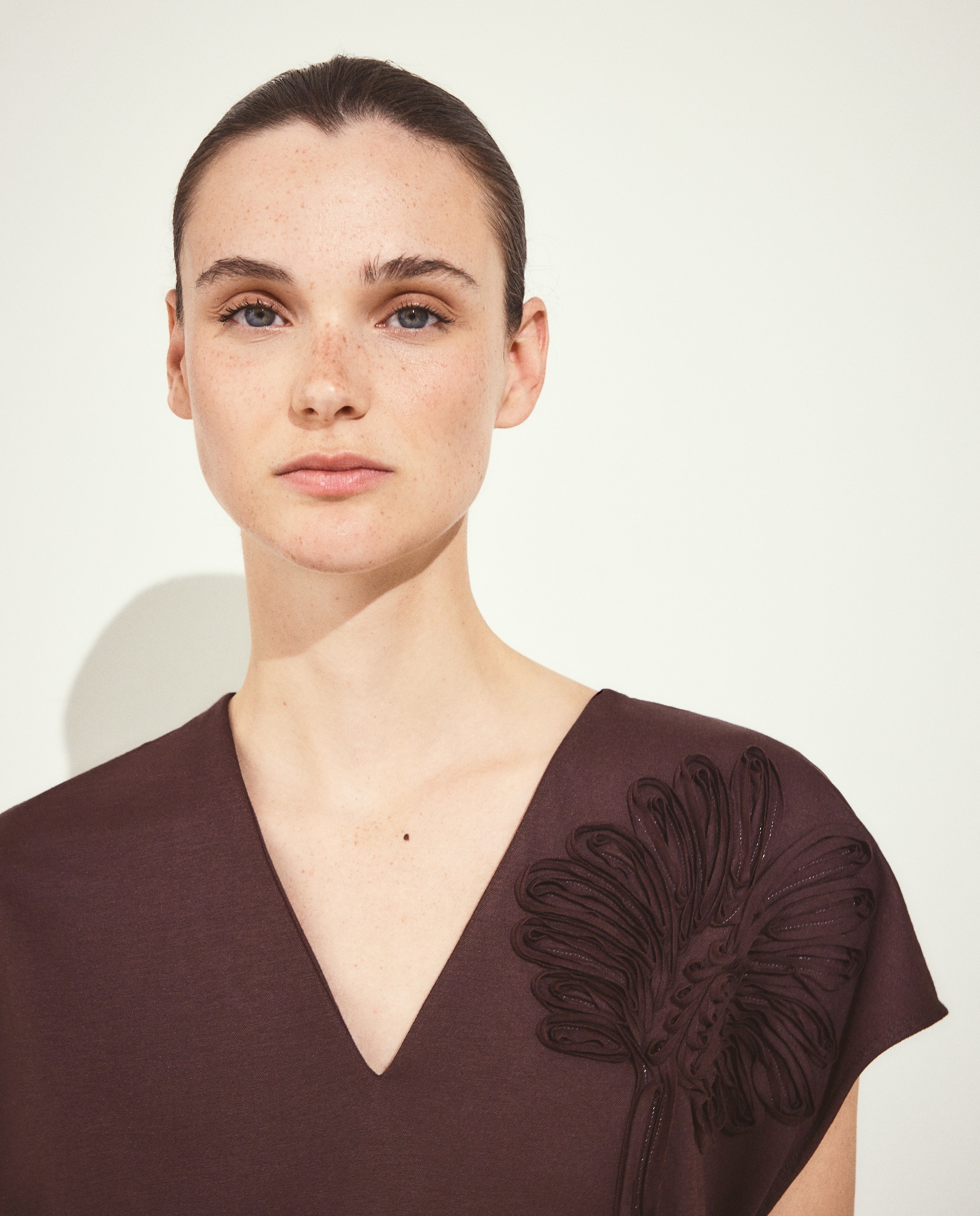 Vestido de mujer con manga corta y cuello pico. - Woman El Corte Inglés - Marrón Marrón-4