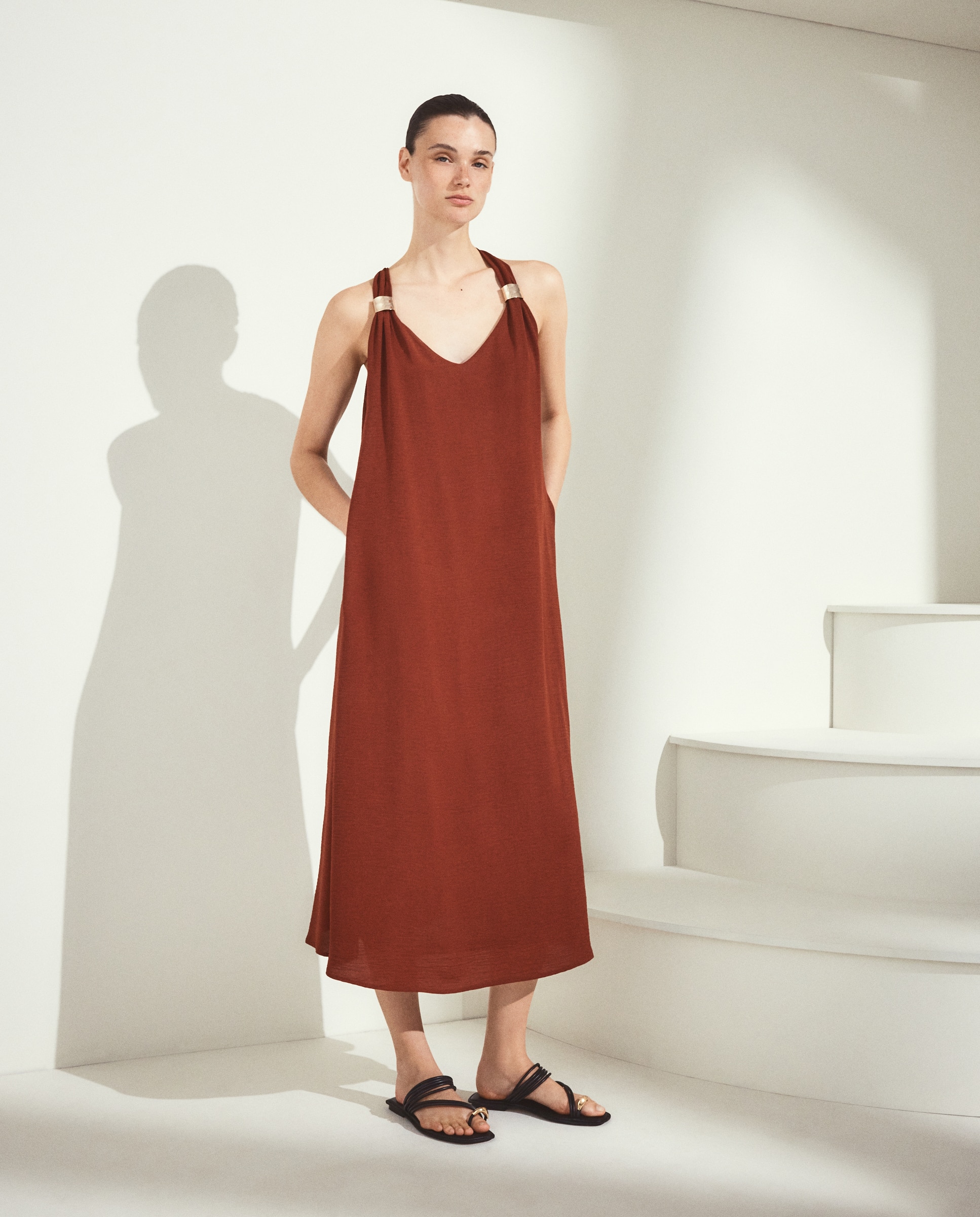 Imagen 4 de Vestido liso sin mangas - Woman El Corte Inglés - 770 Terracota 770 Terracota