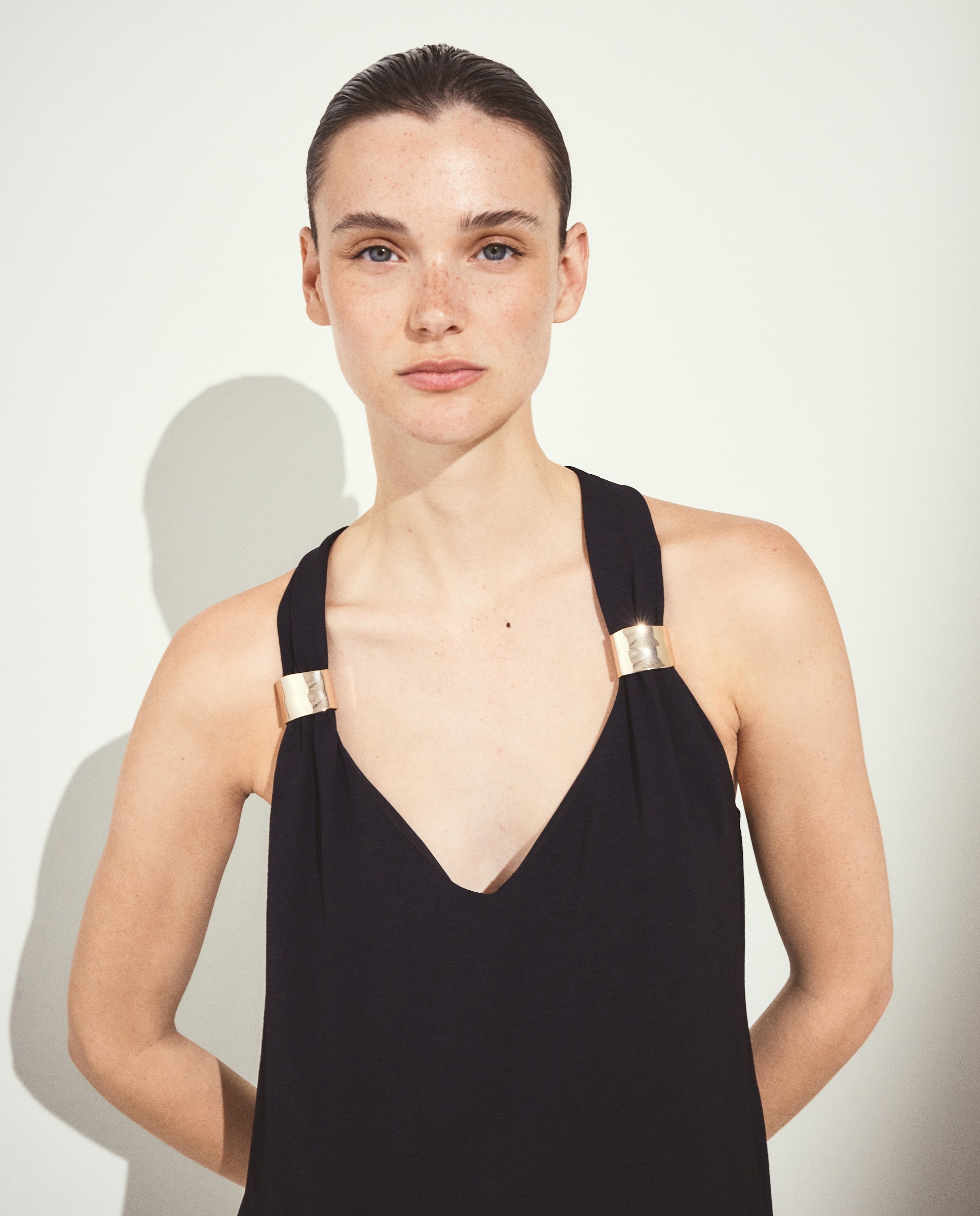 Vestido liso sem mangas Preto-2