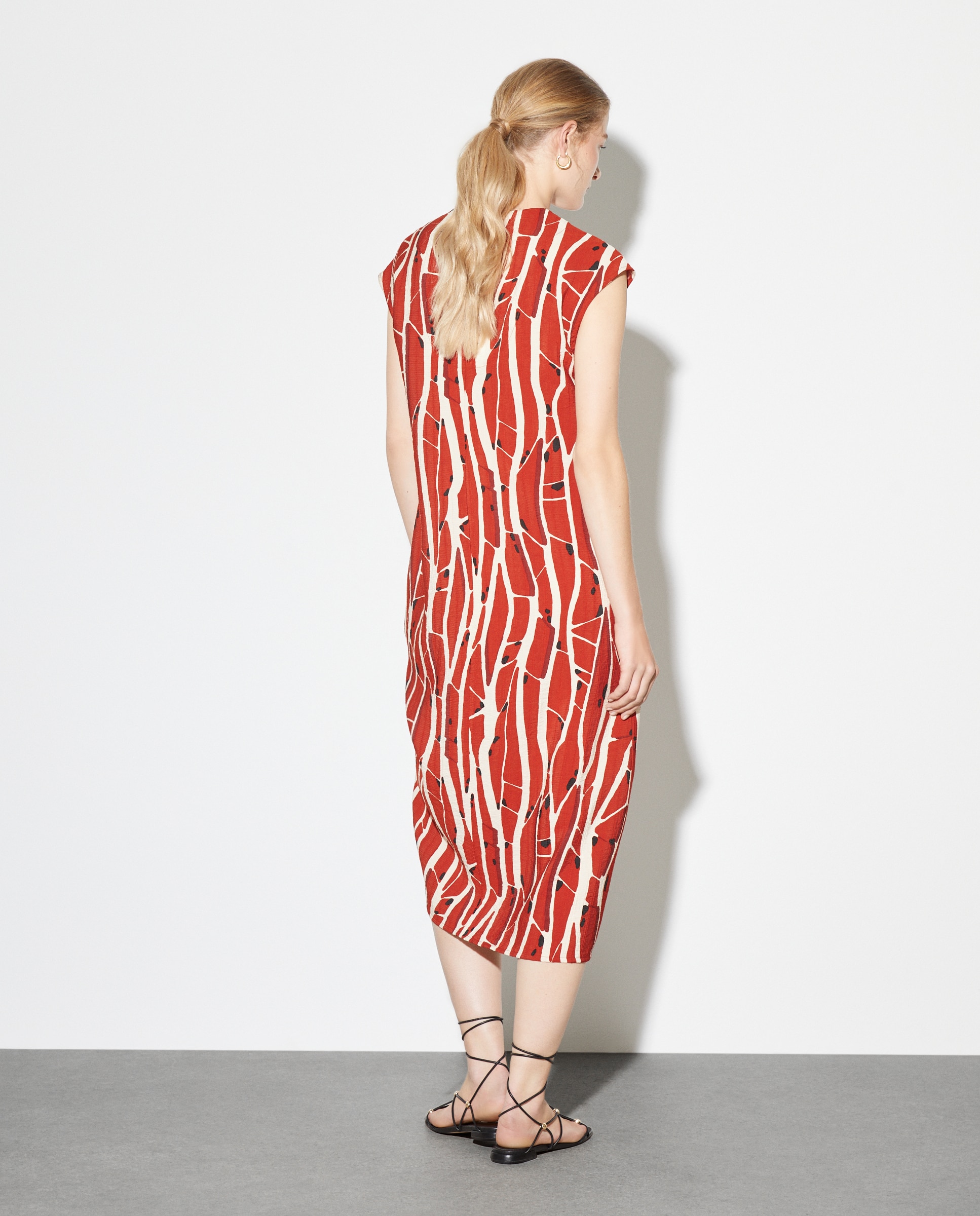 Vestido Comprido sem Mangas e com Decote em Bico Vermelho-3