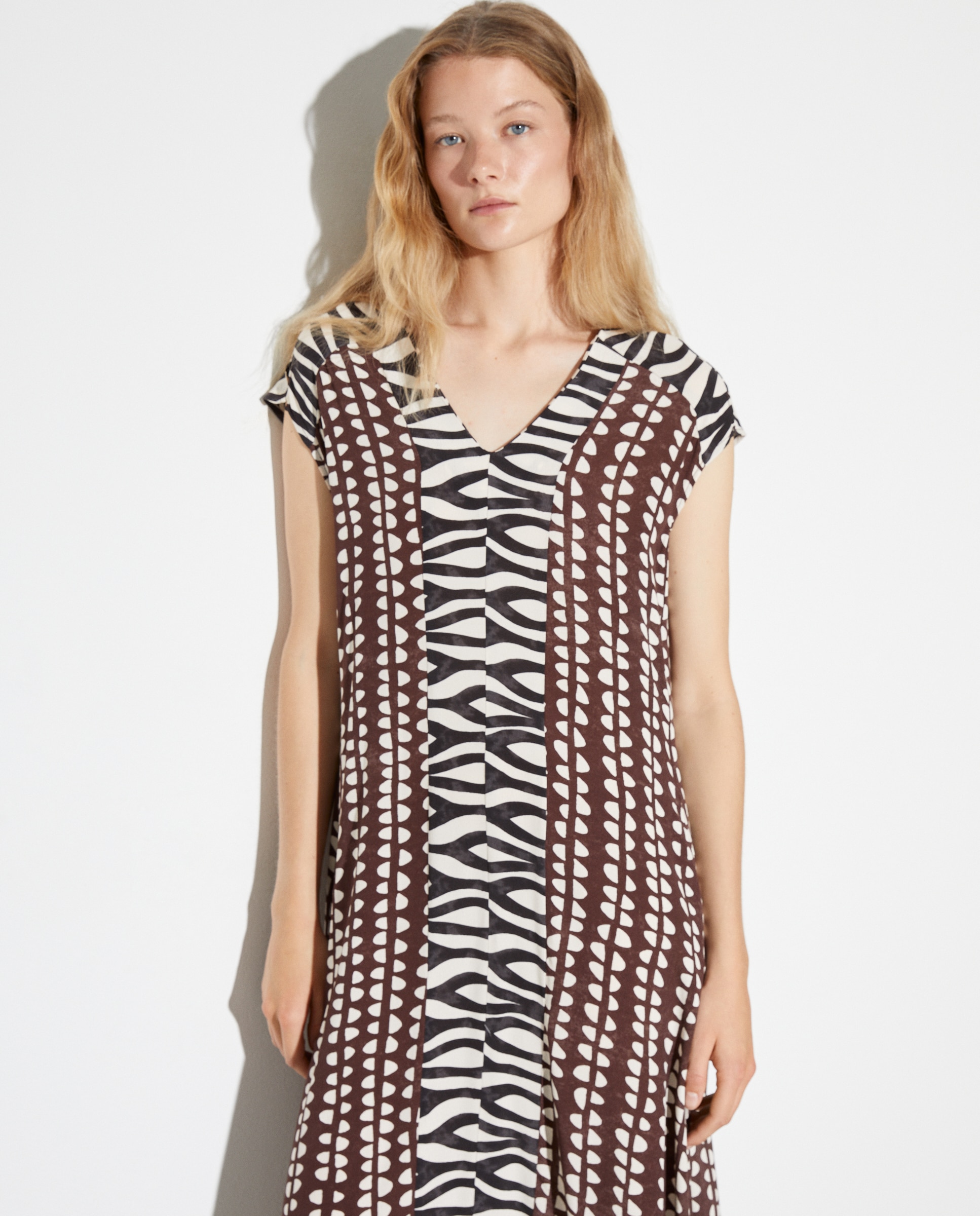 Vestido Comprido sem Mangas e com Estampado Preto-3