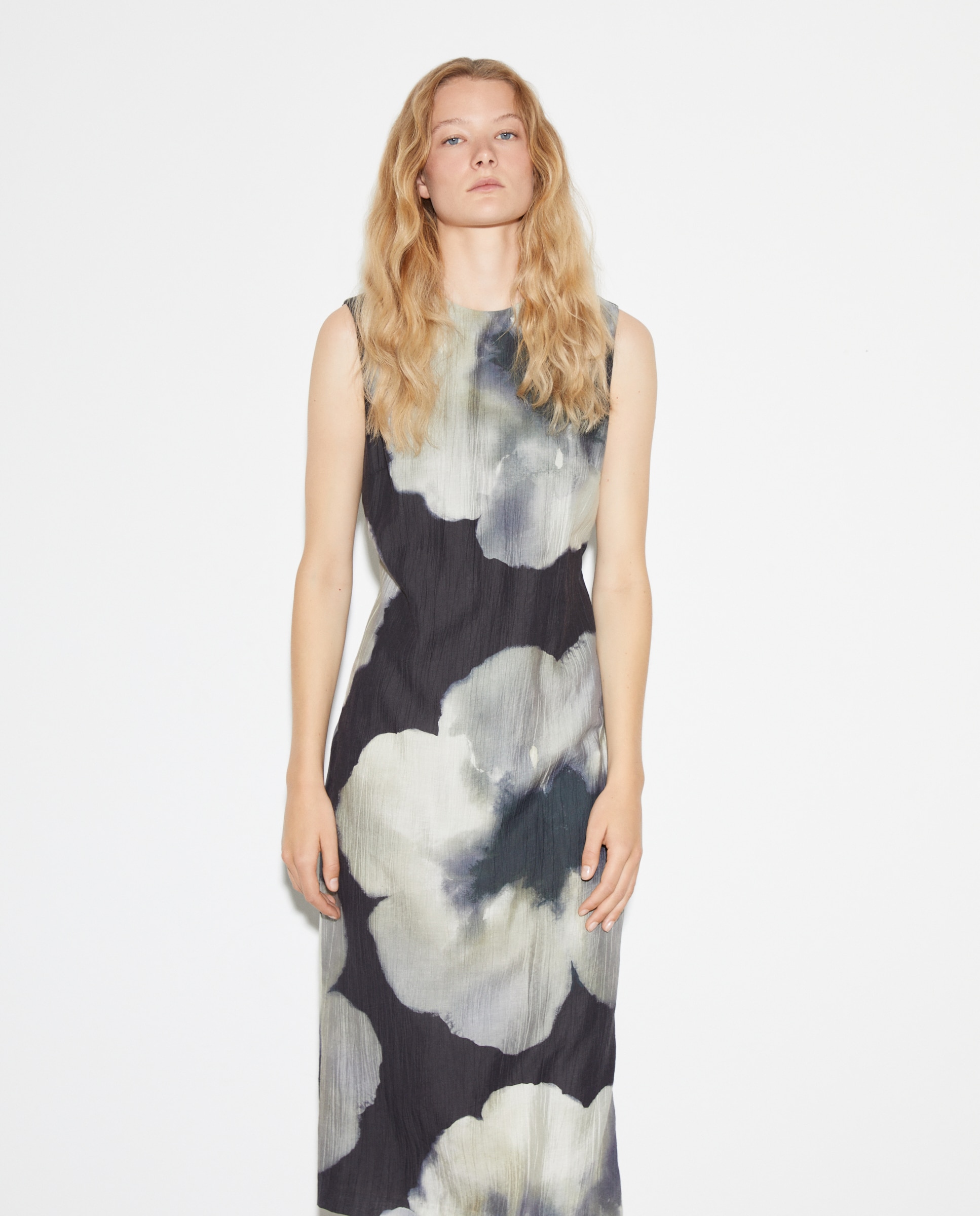 Vestido sem mangas e com estampado floral Preto-2