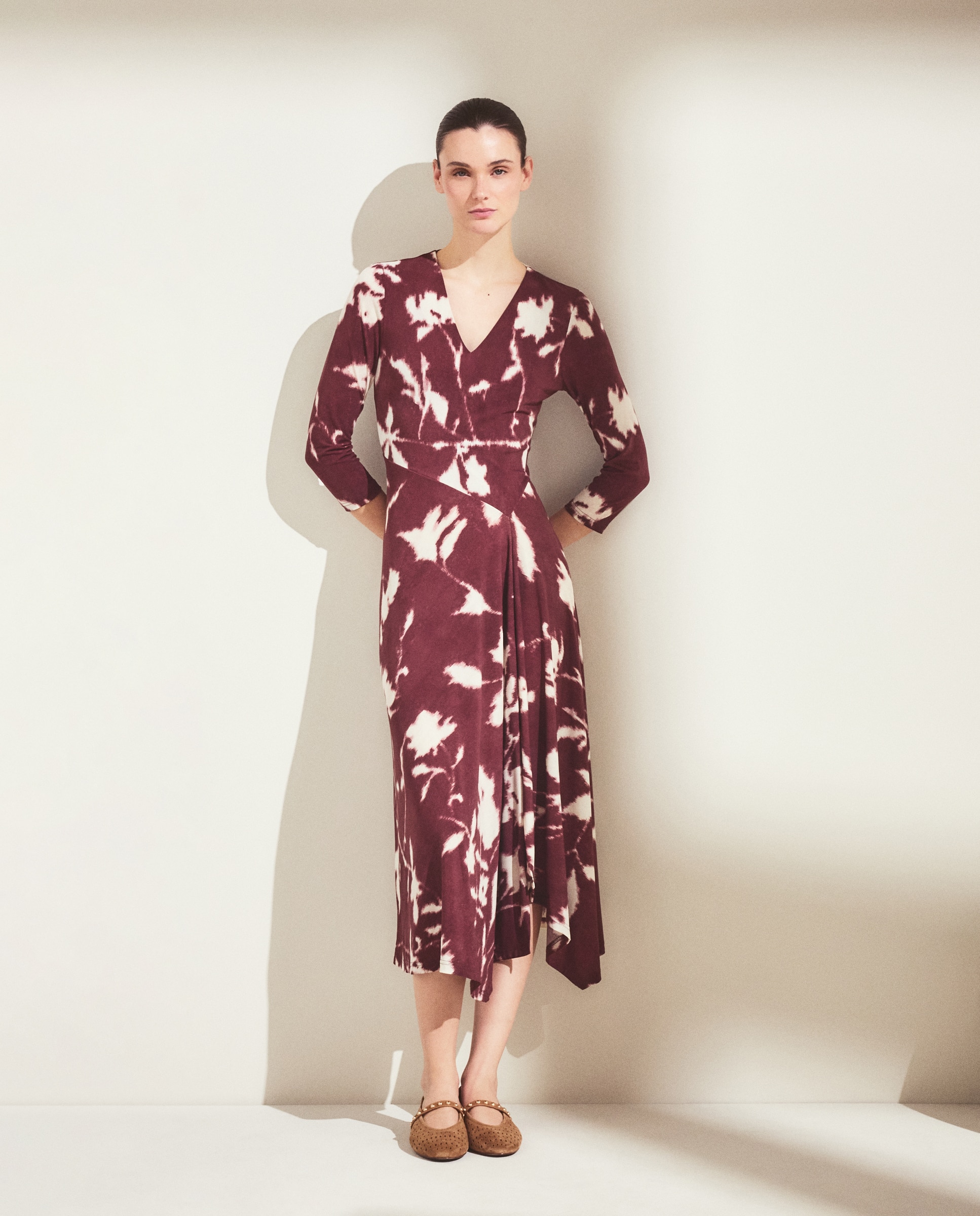 Imagem 0 de Vestido ITY Estampado com Decote em Bico e Manga Comprida