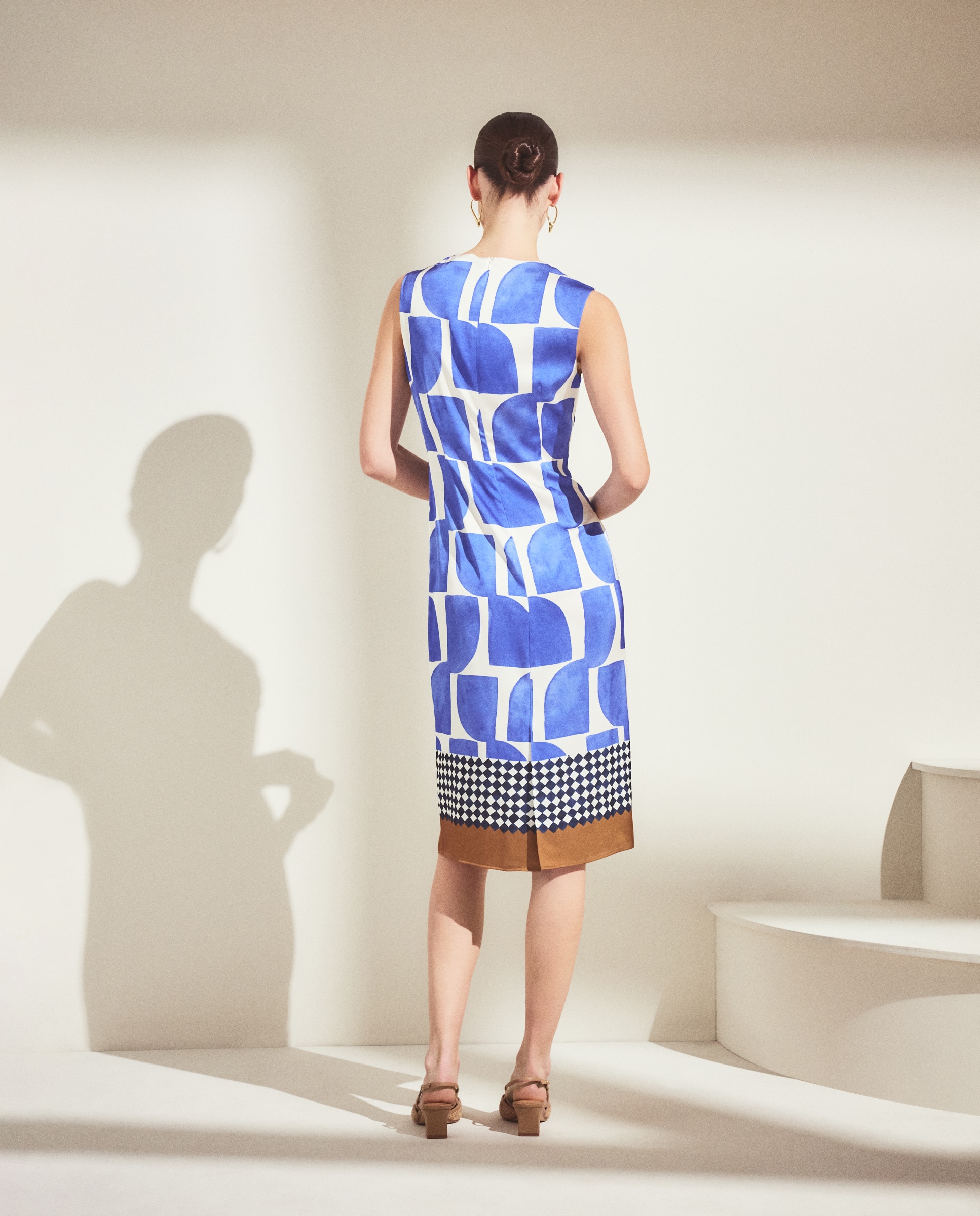 Vestido sem Mangas com Decote Redondo e Estampado de Lenço Azul-3