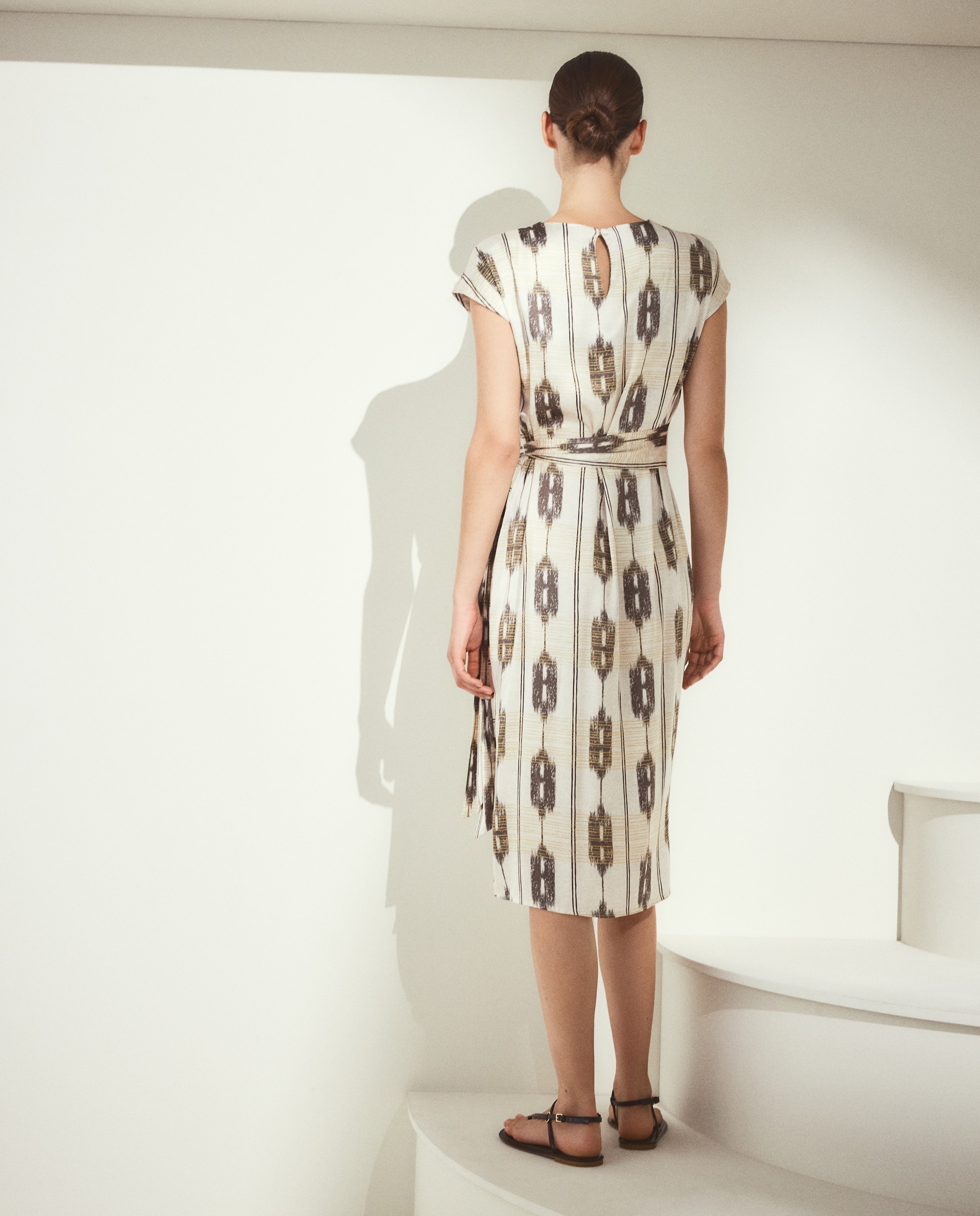 Vestido sem Mangas com Decote Redondo e Nó Lateral Branco-4