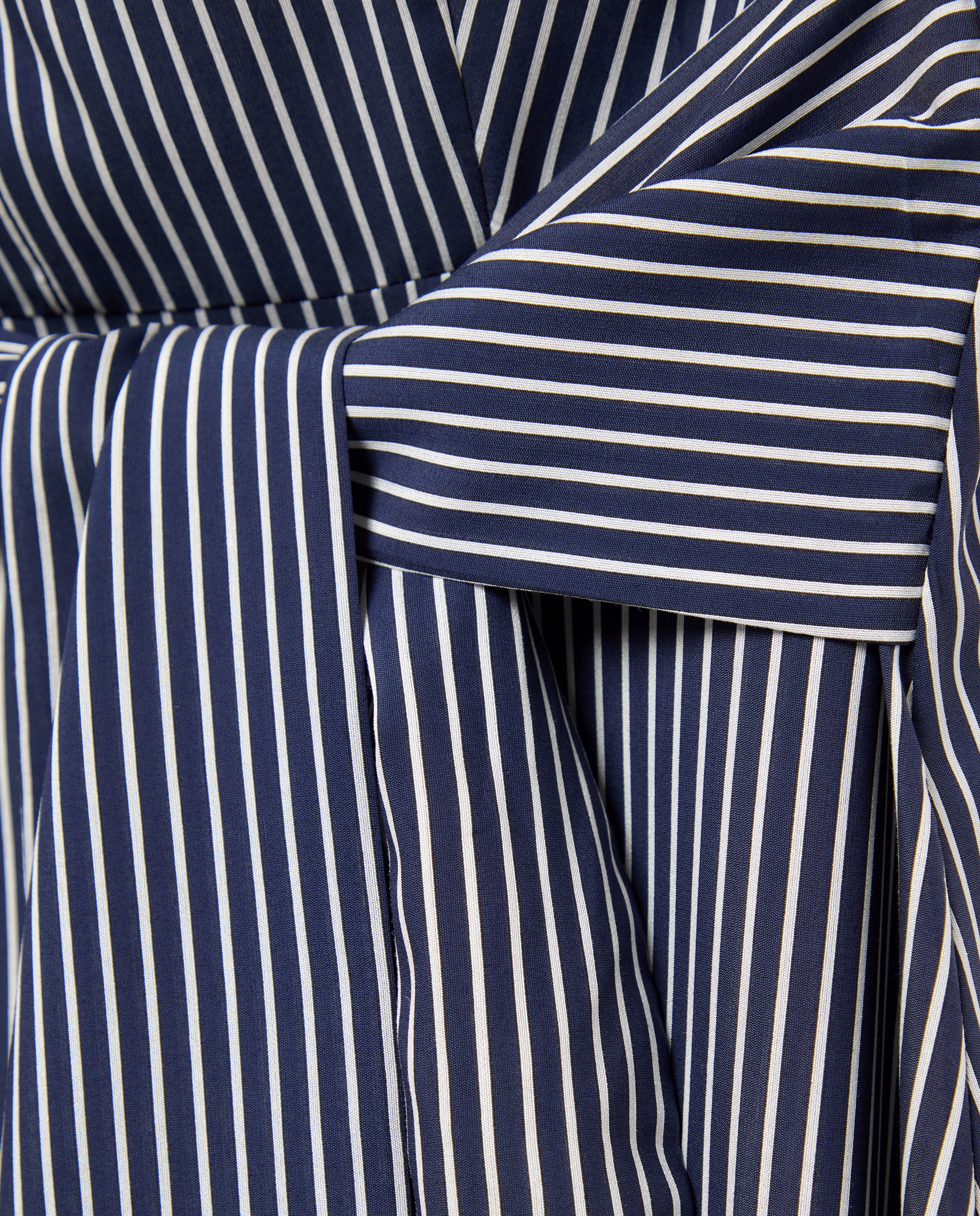 Vestido sem Mangas com Decote em Bico e Laço Azul-6
