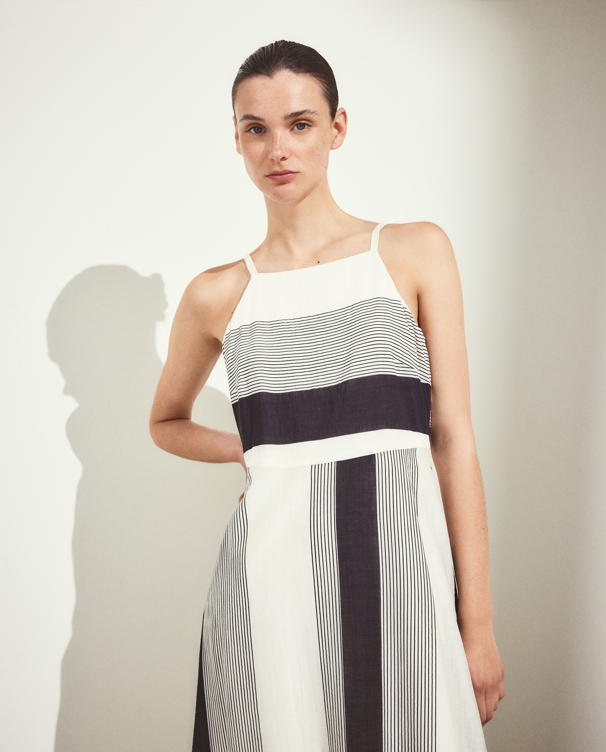 Vestido de Alças com Estampado Preto-2