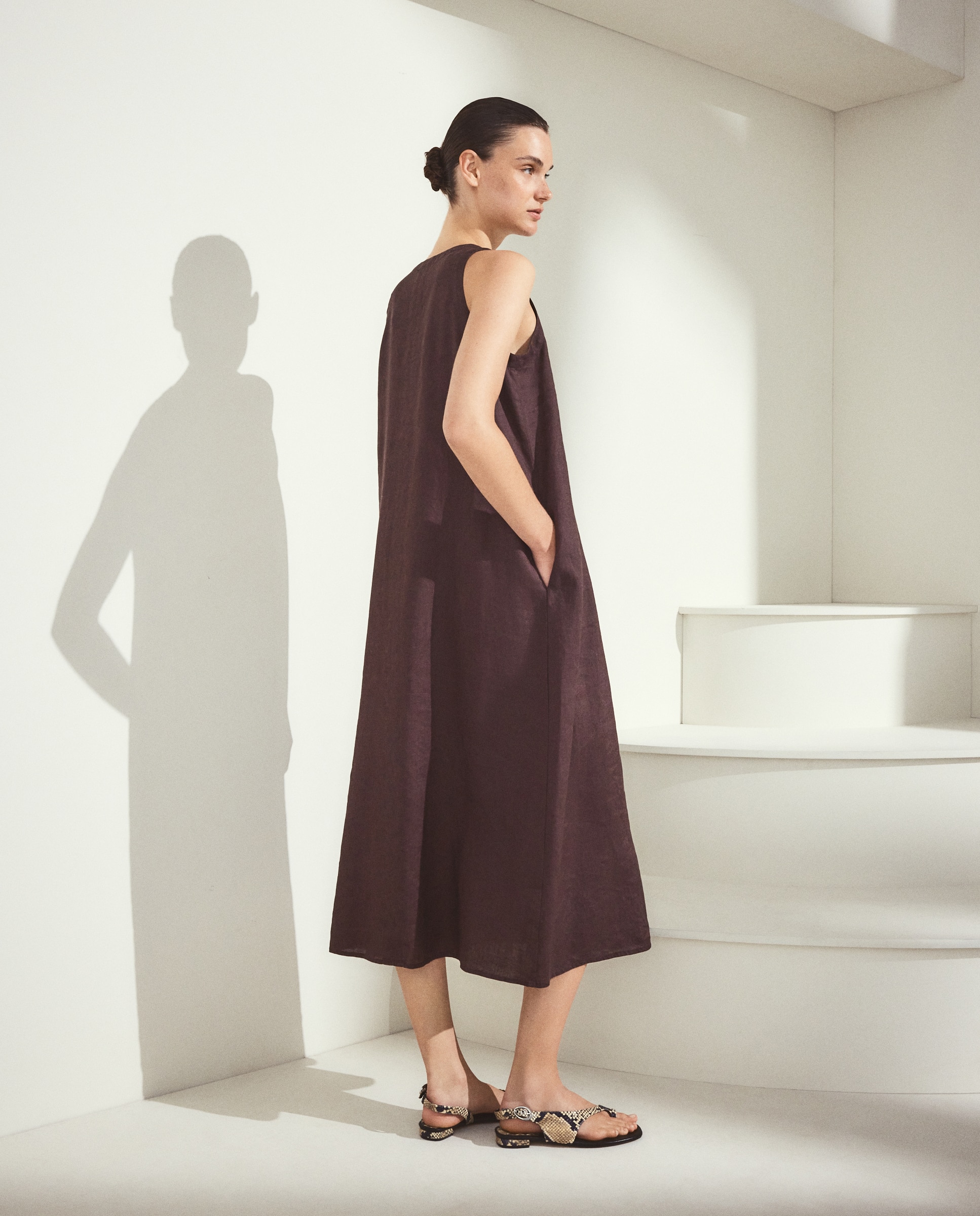 Vestido Comprido de Linho sem Mangas Chocolate-3