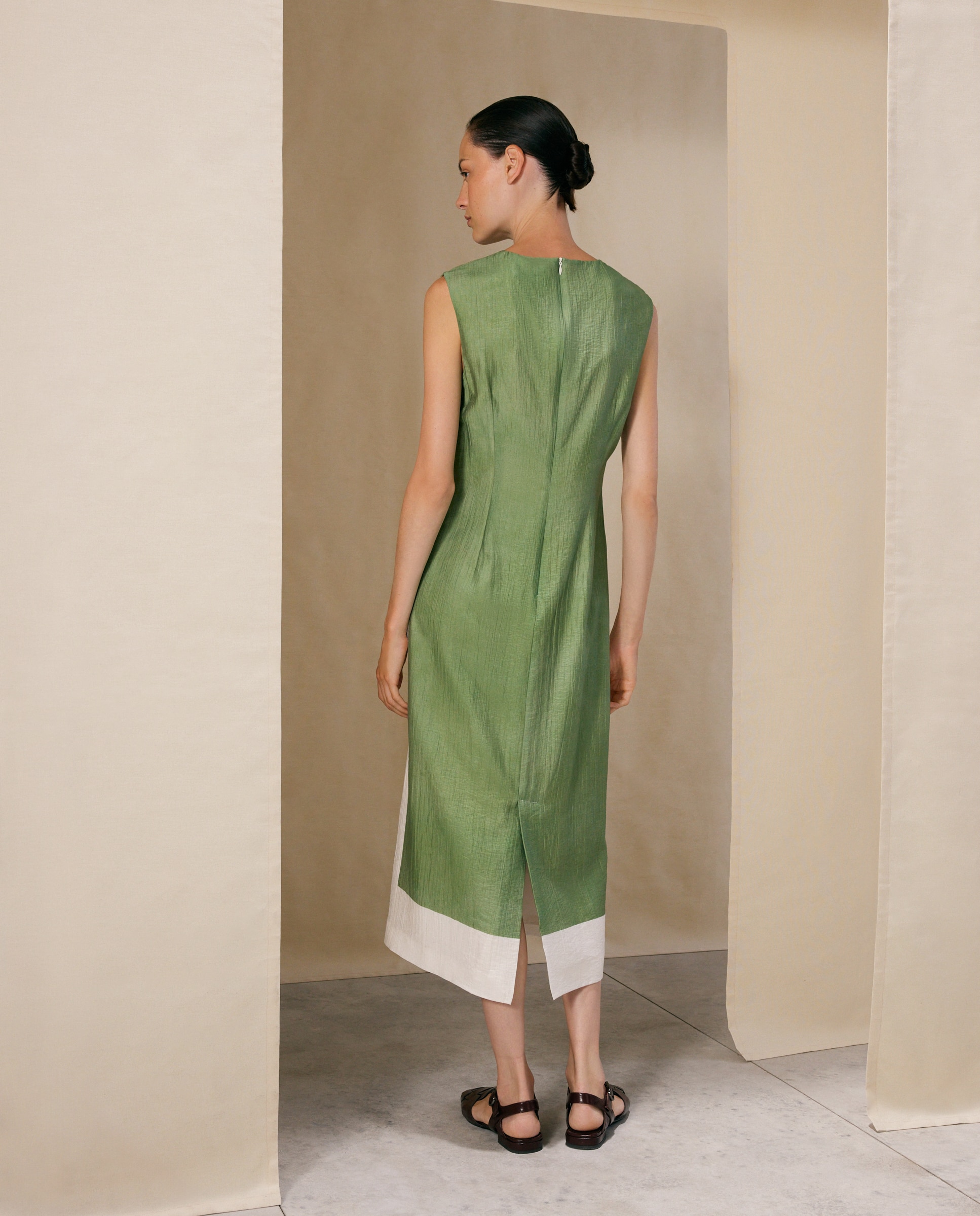 Vestido midi sin mangas con flor posicional - Woman El Corte Inglés - Verde Verde-3