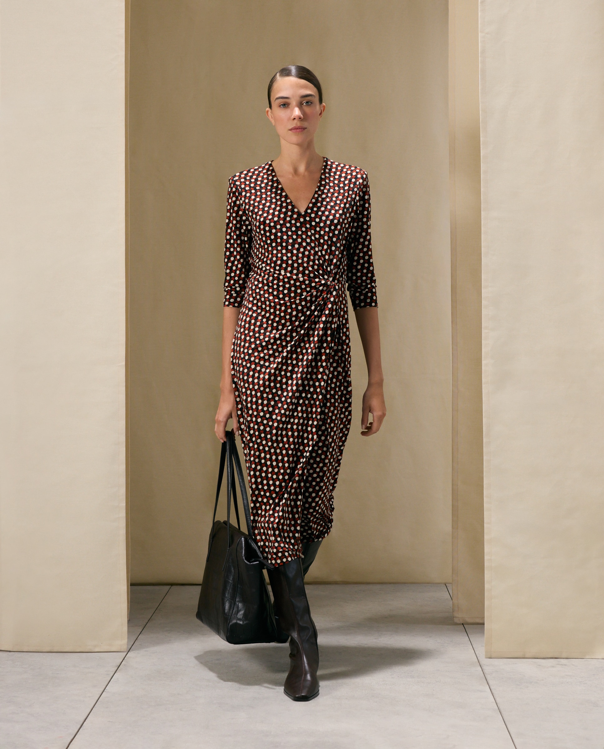 Imagem 0 de Vestido com Manga Comprida e Estampado às Bolinhas