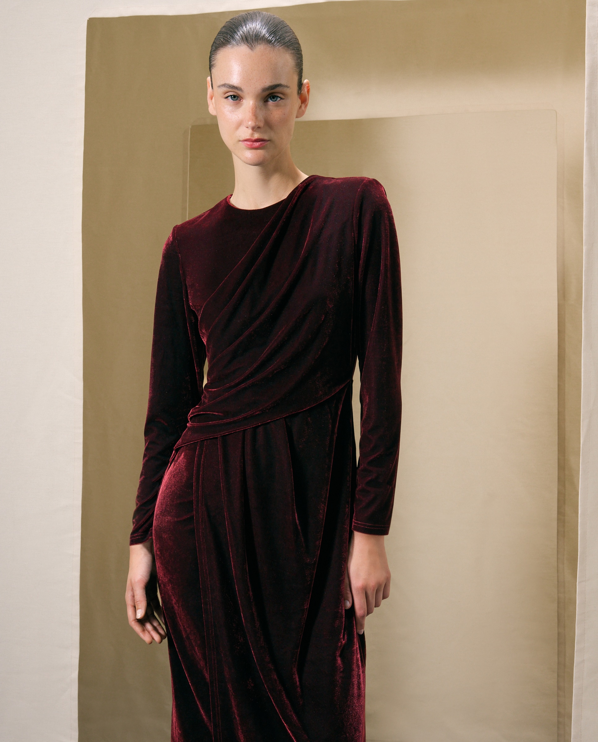 Vestido terciopelo drapeado - Woman El Corte Inglés - Burdeos Burdeos-3