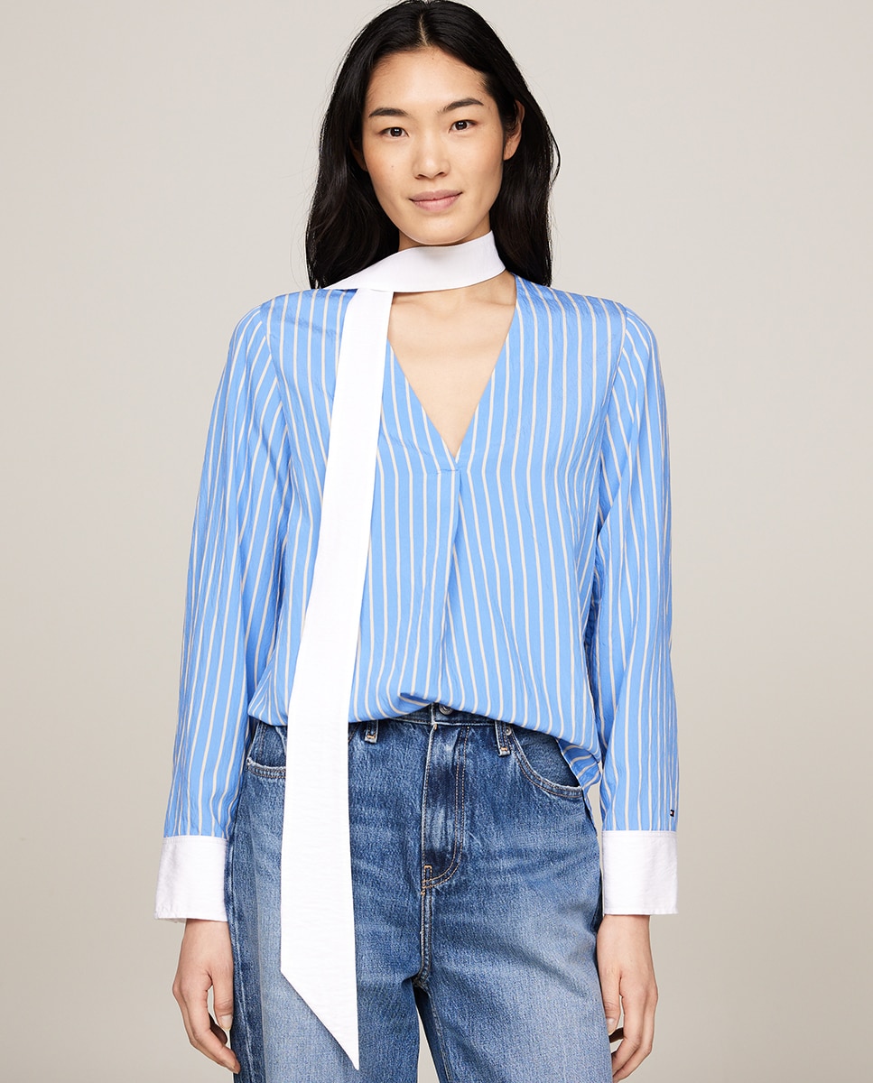 Imagem 0 de Blusa estampada de mulher com decote em bico