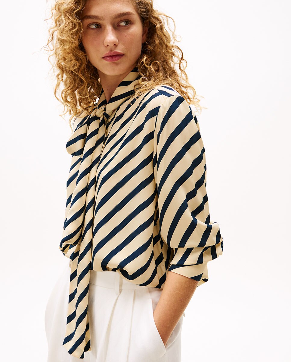 TH X SRG Blusa Fluida Azul-3