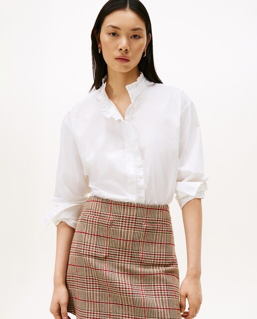 Imagem 0 de Camisa de Gola Alta e Detalhe de Folhos