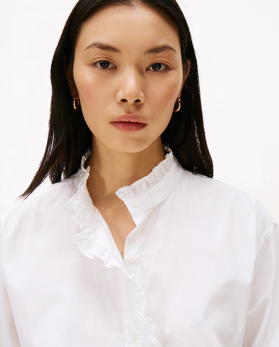 Camisa de Gola Alta e Detalhe de Folhos Branco-3