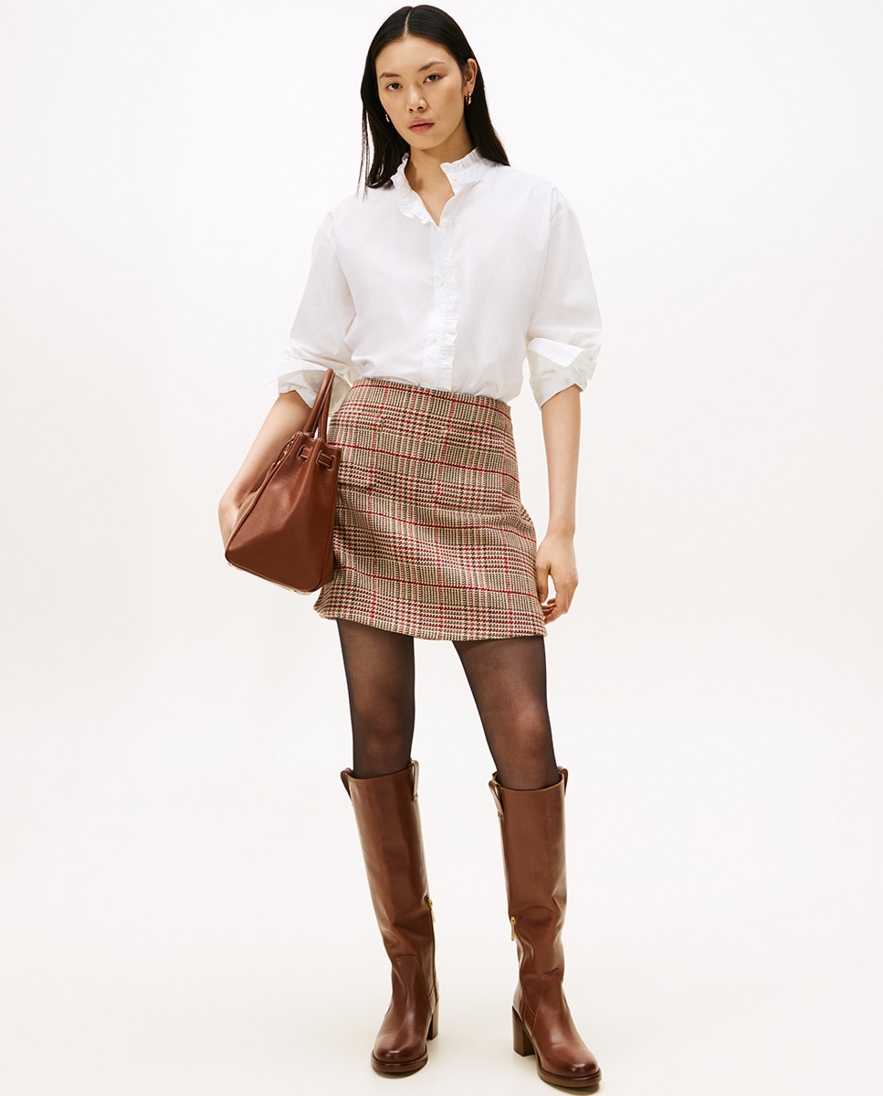 Camisa de Gola Alta e Detalhe de Folhos Branco-5