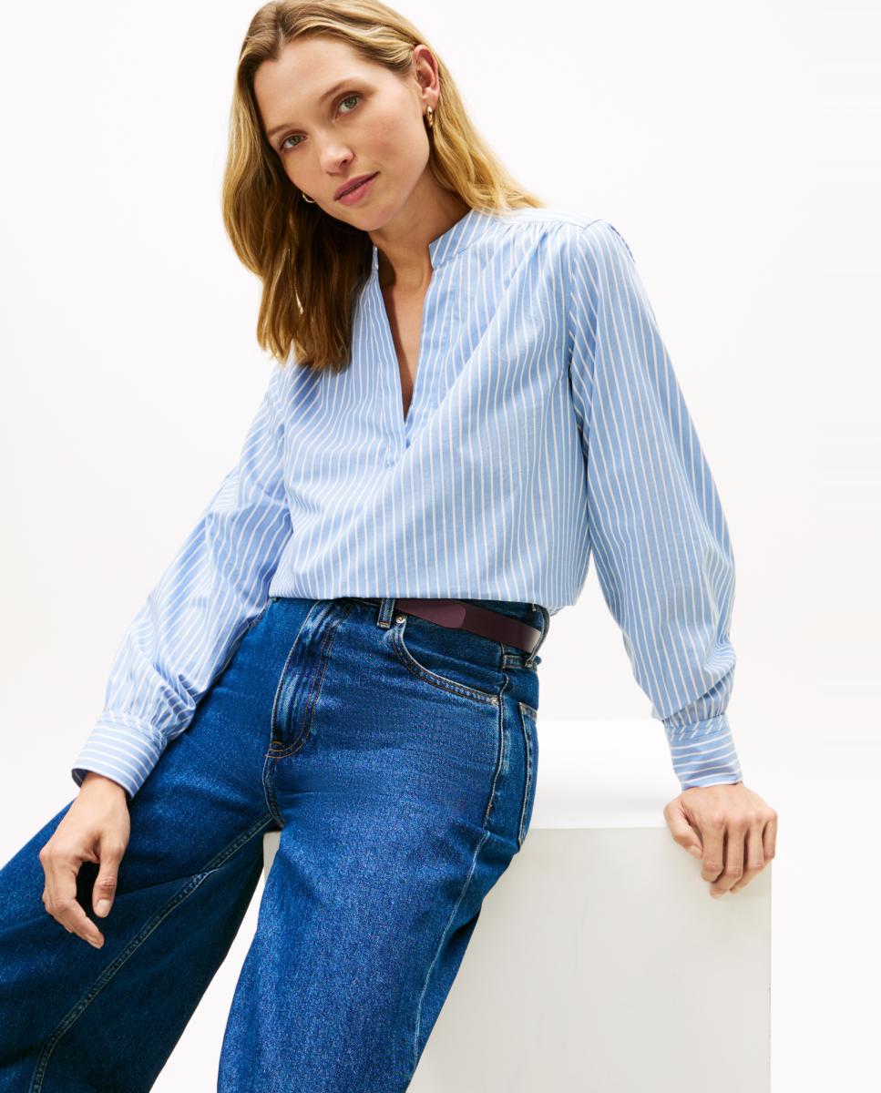 Blusa às Riscas com Decote em Bico Azul-claro-2