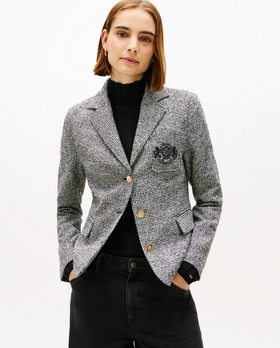 Blazer Cintado com Escudo Bordado Preto-1