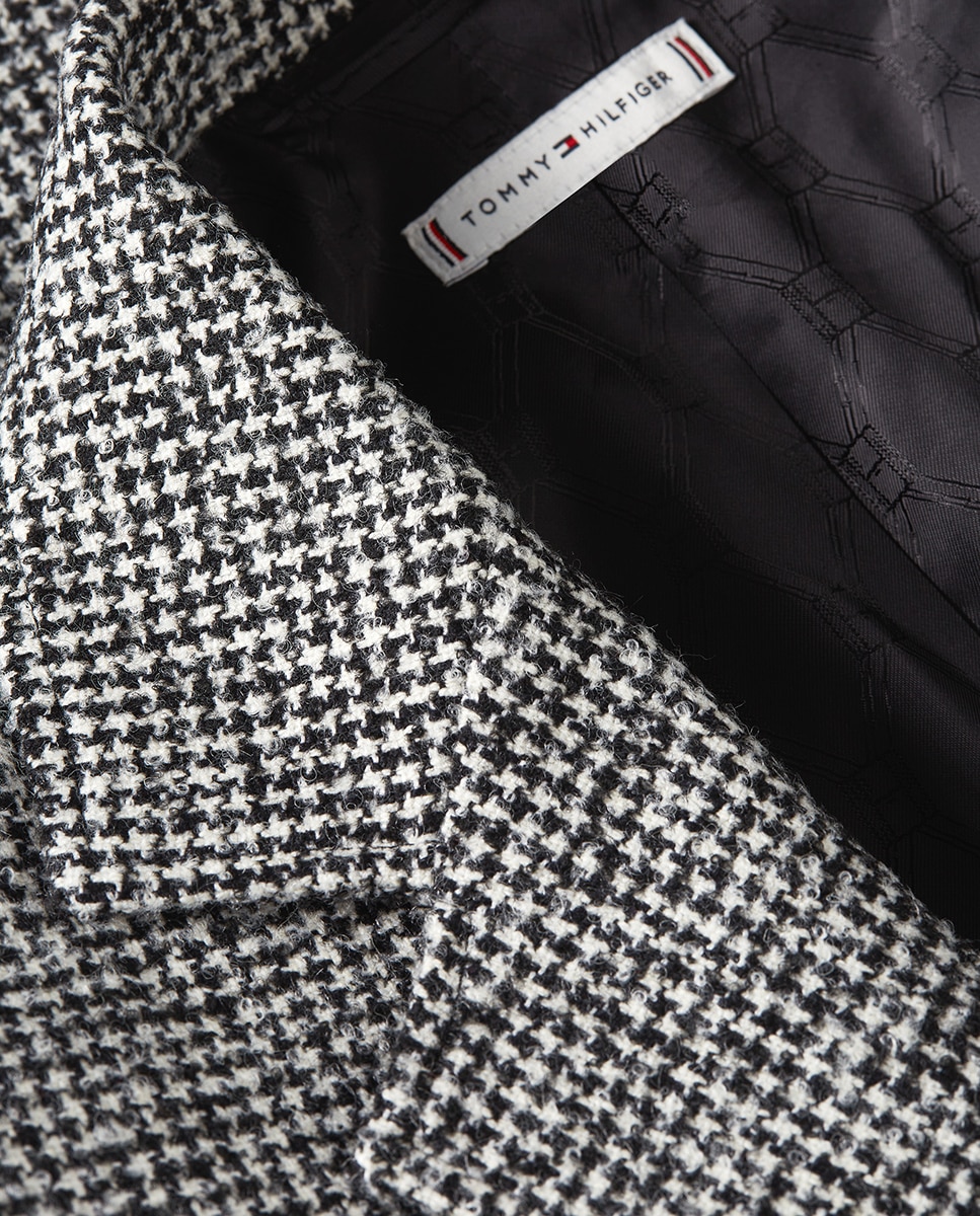 Blazer Cintado com Escudo Bordado Preto-5