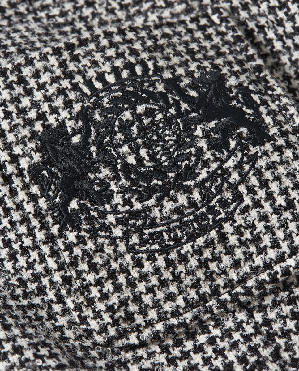 Blazer Cintado com Escudo Bordado Preto-7