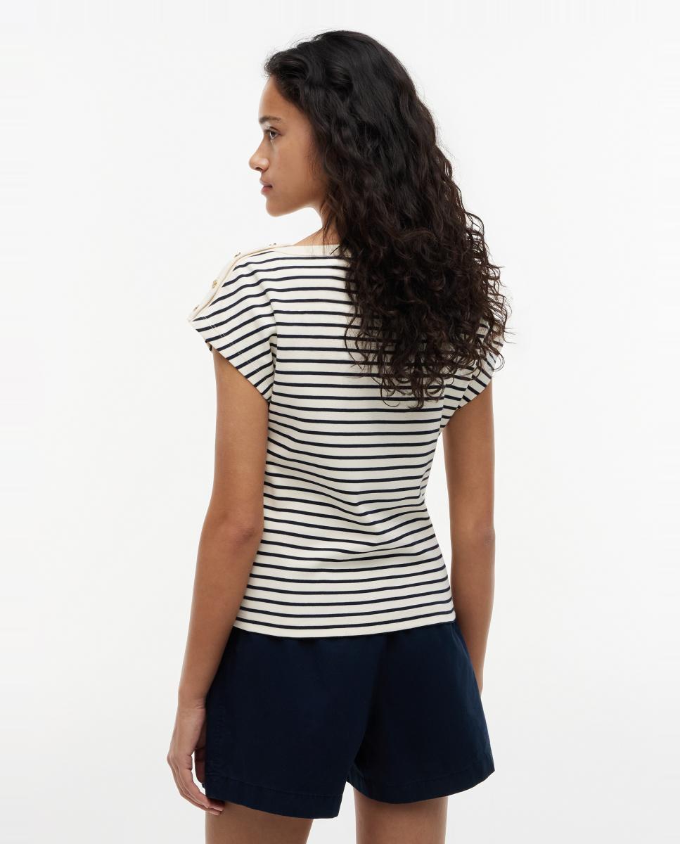 T-shirt com Botões Dourados e Decote à Barco Cru-4
