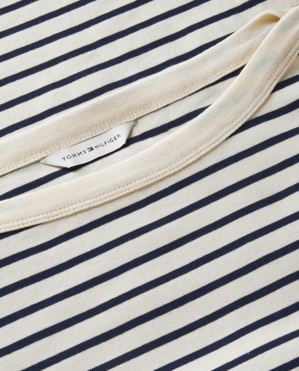 T-shirt com Botões Dourados e Decote à Barco Cru-6