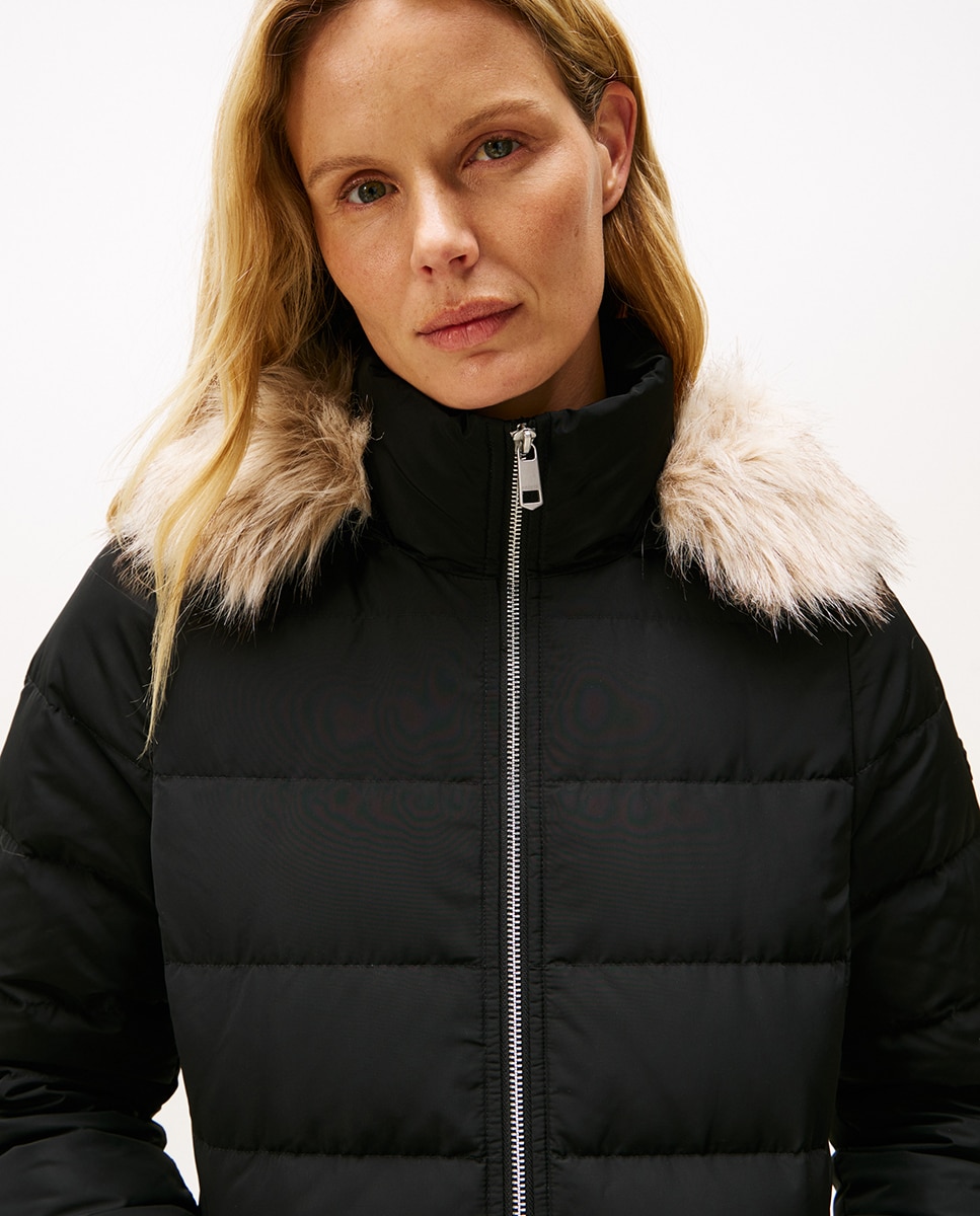 Blusão Acolchoado Comprido com Capuz e Pelo Preto-3