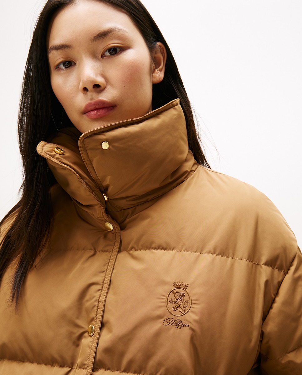 Blusão acolchoado curto de mulher com gola alta Camel-3