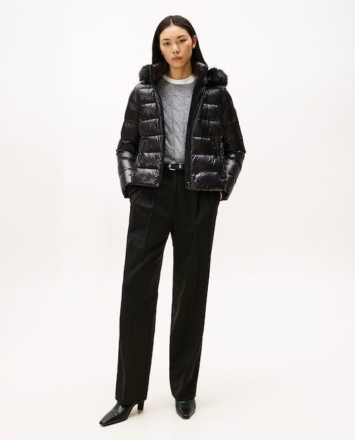 Imagen 0 de Plumífero corto de mujer con capucha y pelo