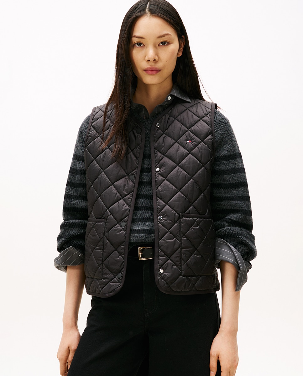 Colete Acolchoado com Decote Redondo Preto-1